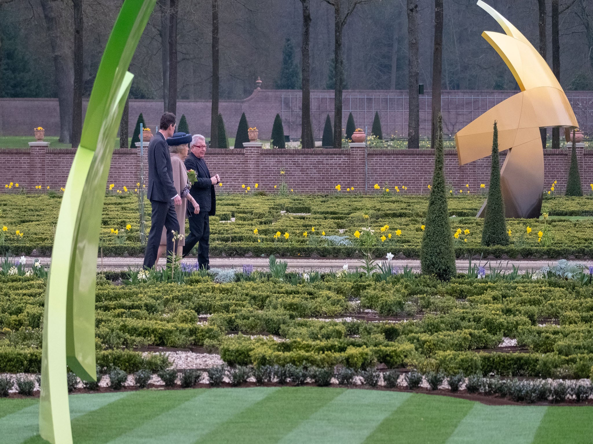 Libeskind at the opening of ‘The Garden of Earthly Worries’ with Princess Beatrix of the Netherlands and Paleis director Michel van Maarseveen