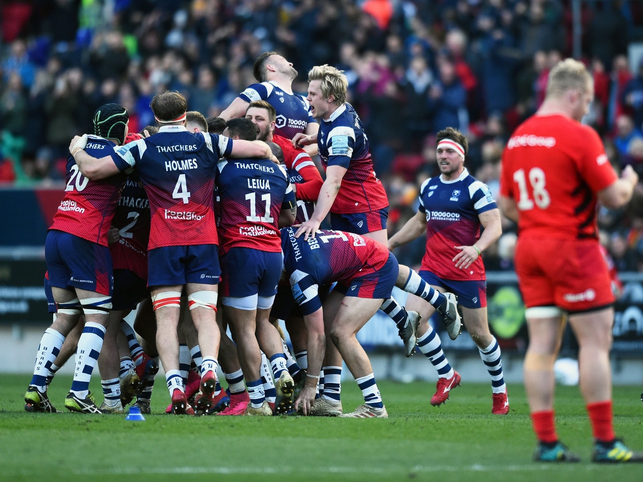 Bristol bears celebrate their 23-21 victory over Saracens