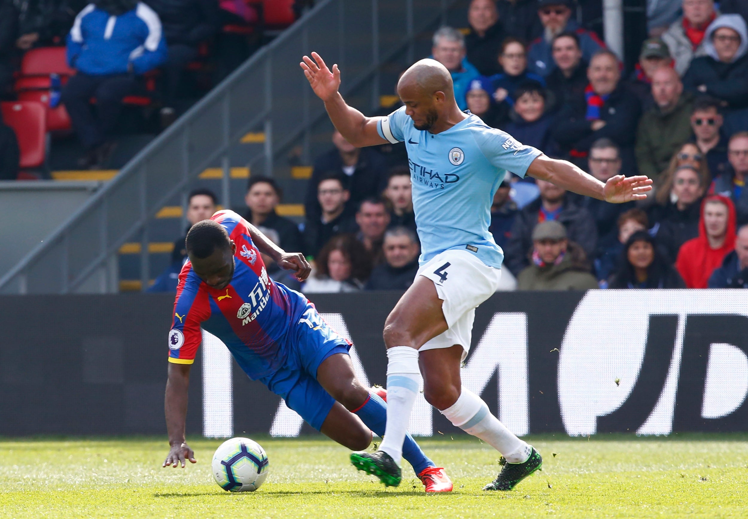 Vincent Kompany shows his experience