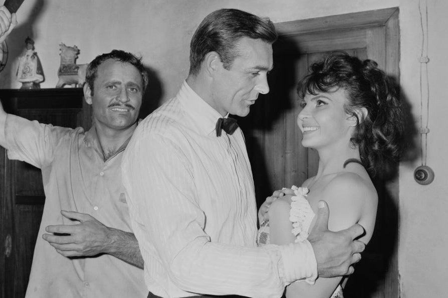 Regin with Connery on the set of ‘Goldfinger’ in 1964