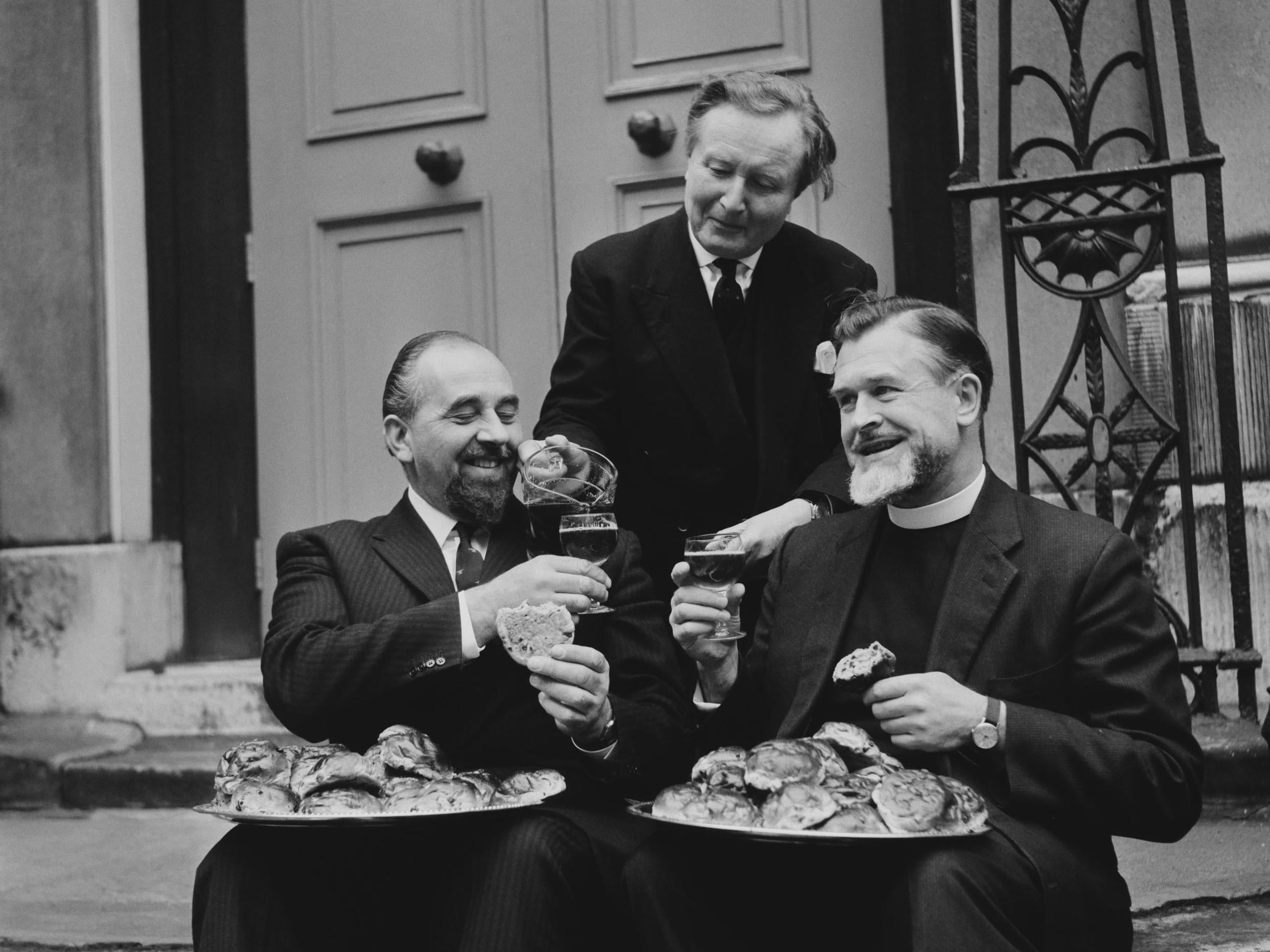 A butler (centre) serves liverymen of the Stationers’ Company, outside the Stationers’ Hall in the City of London in 1969