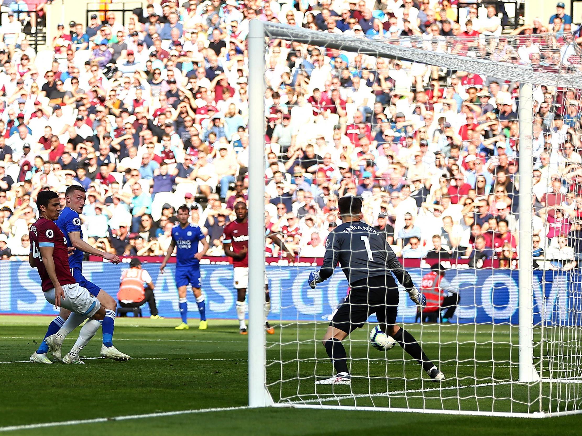 Jamie Vardy draws his side level at the London Stadium