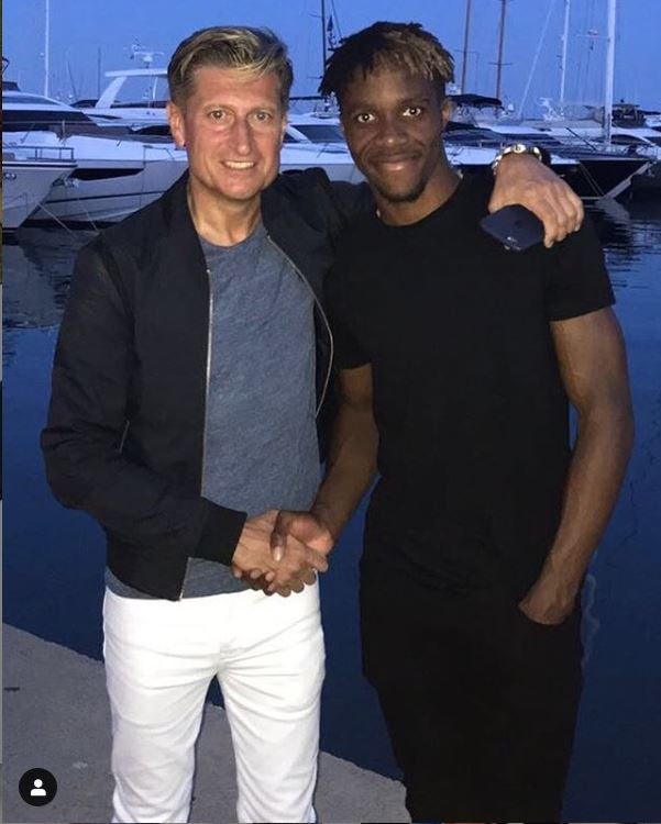 Steve Parish poses with Wilf Zaha in 2017 as they agree a new contract