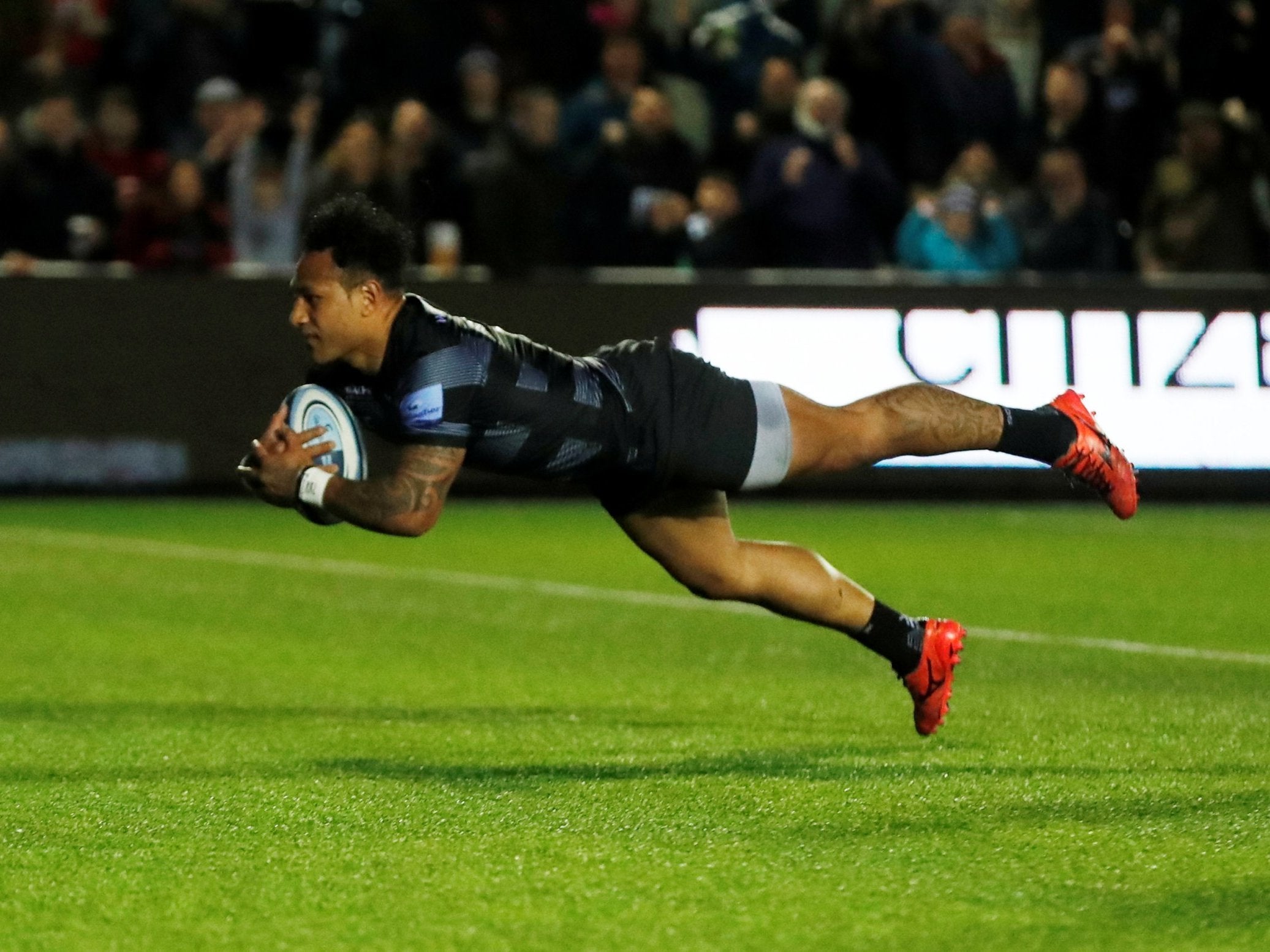 Sonatane Takulua scores Newcastle’s second try