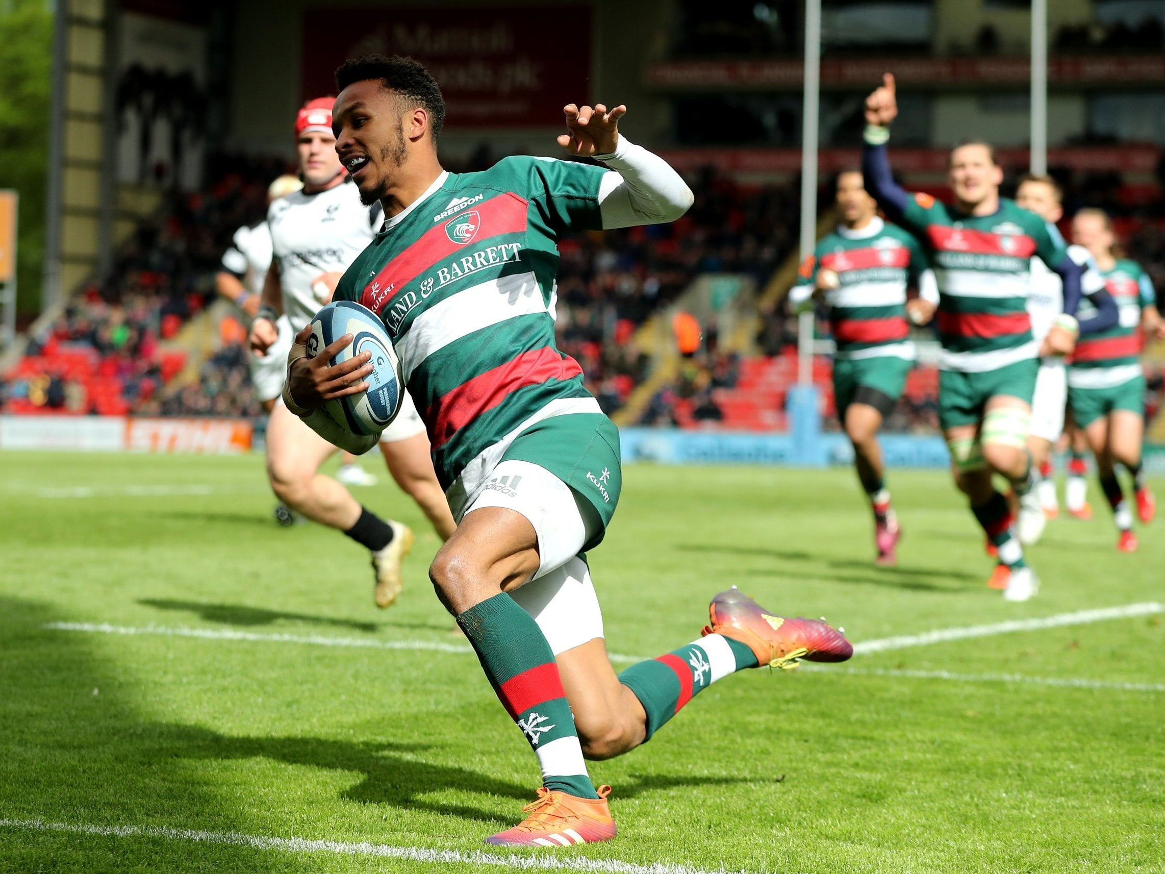 Jordon Olowofela scores Leicester Tigers' first try