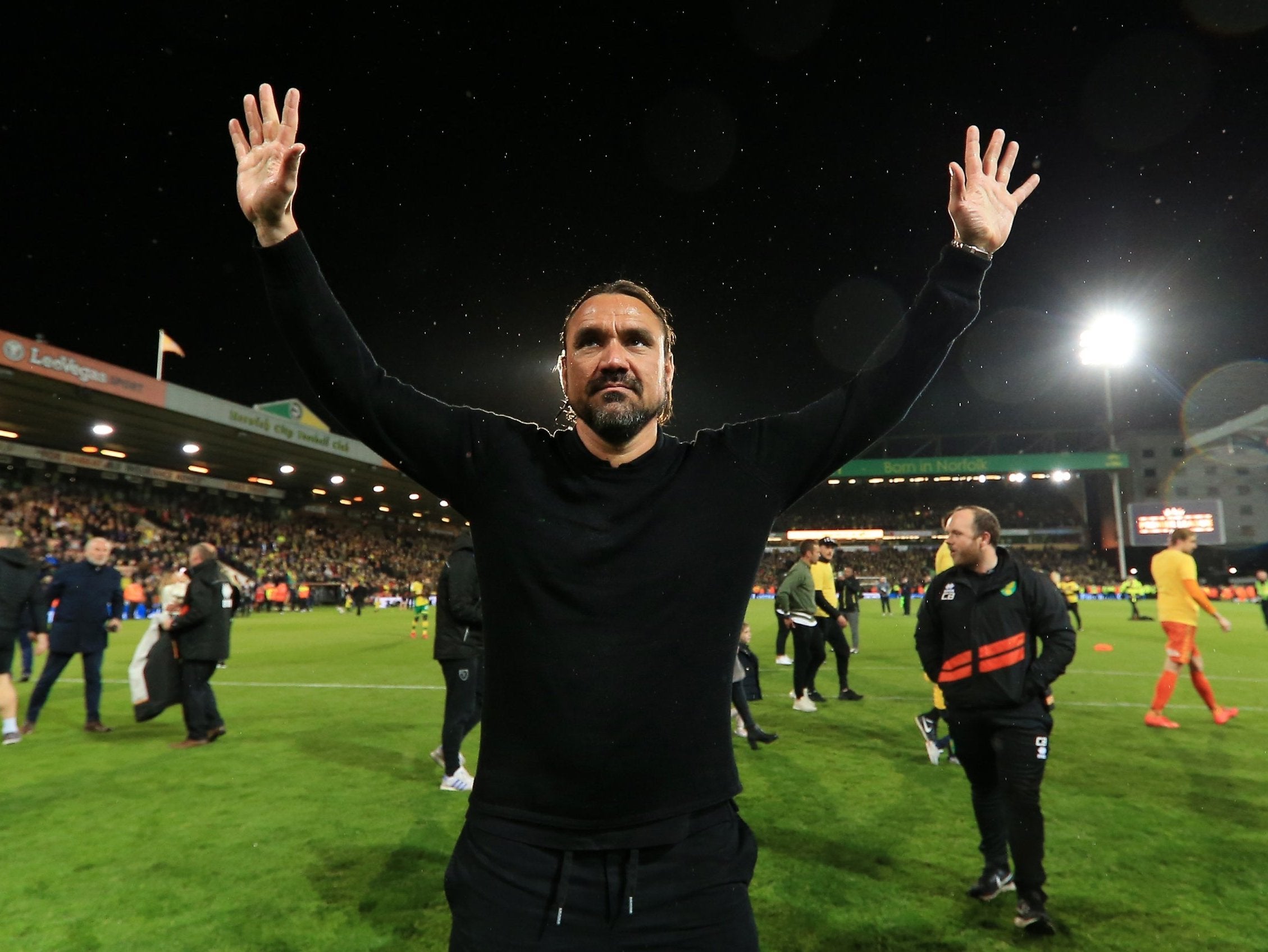 Norwich clinched promotion with a 2-1 victory against Blackburn