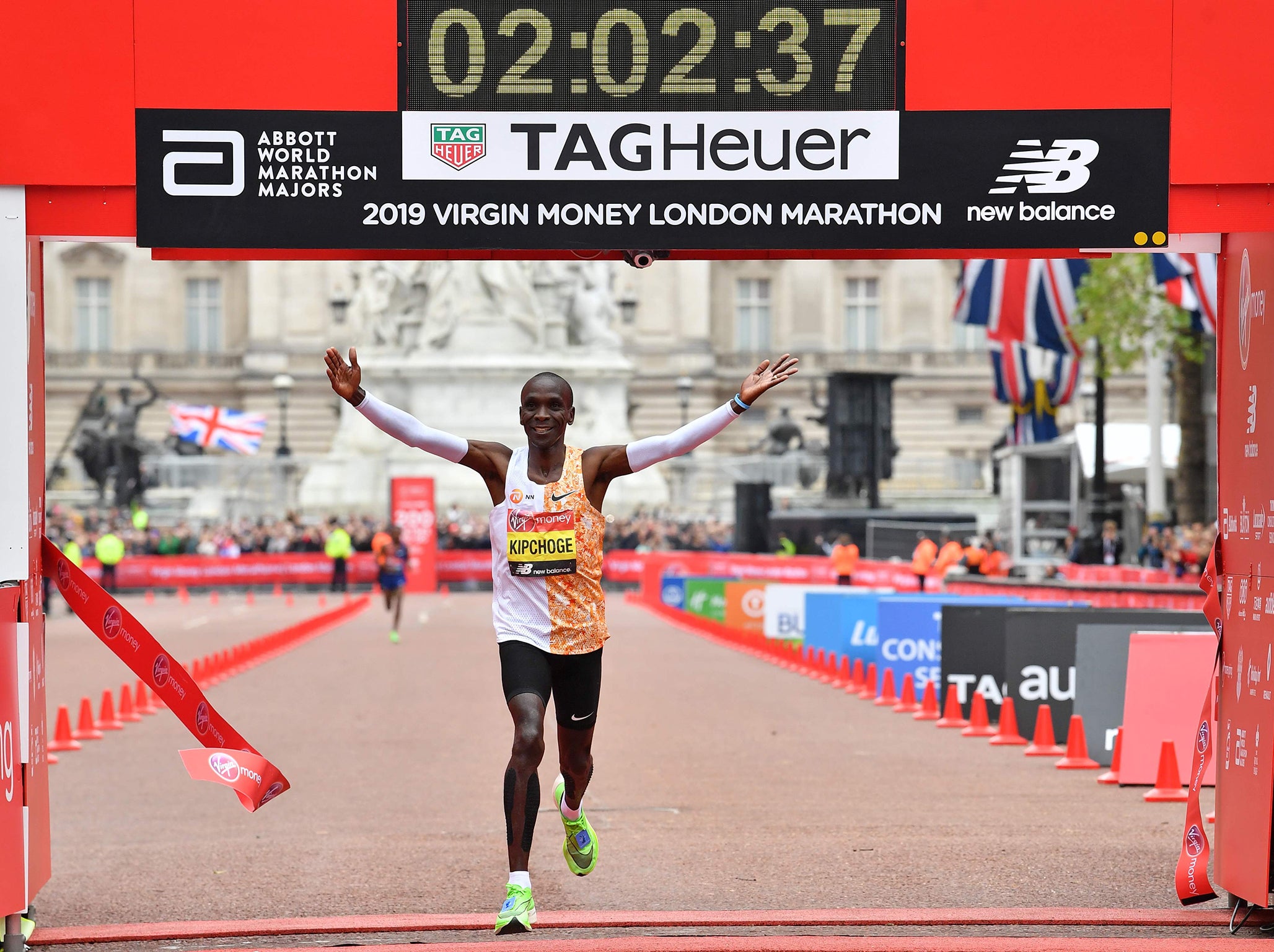 Eliud Kipchoge crosses the finish line