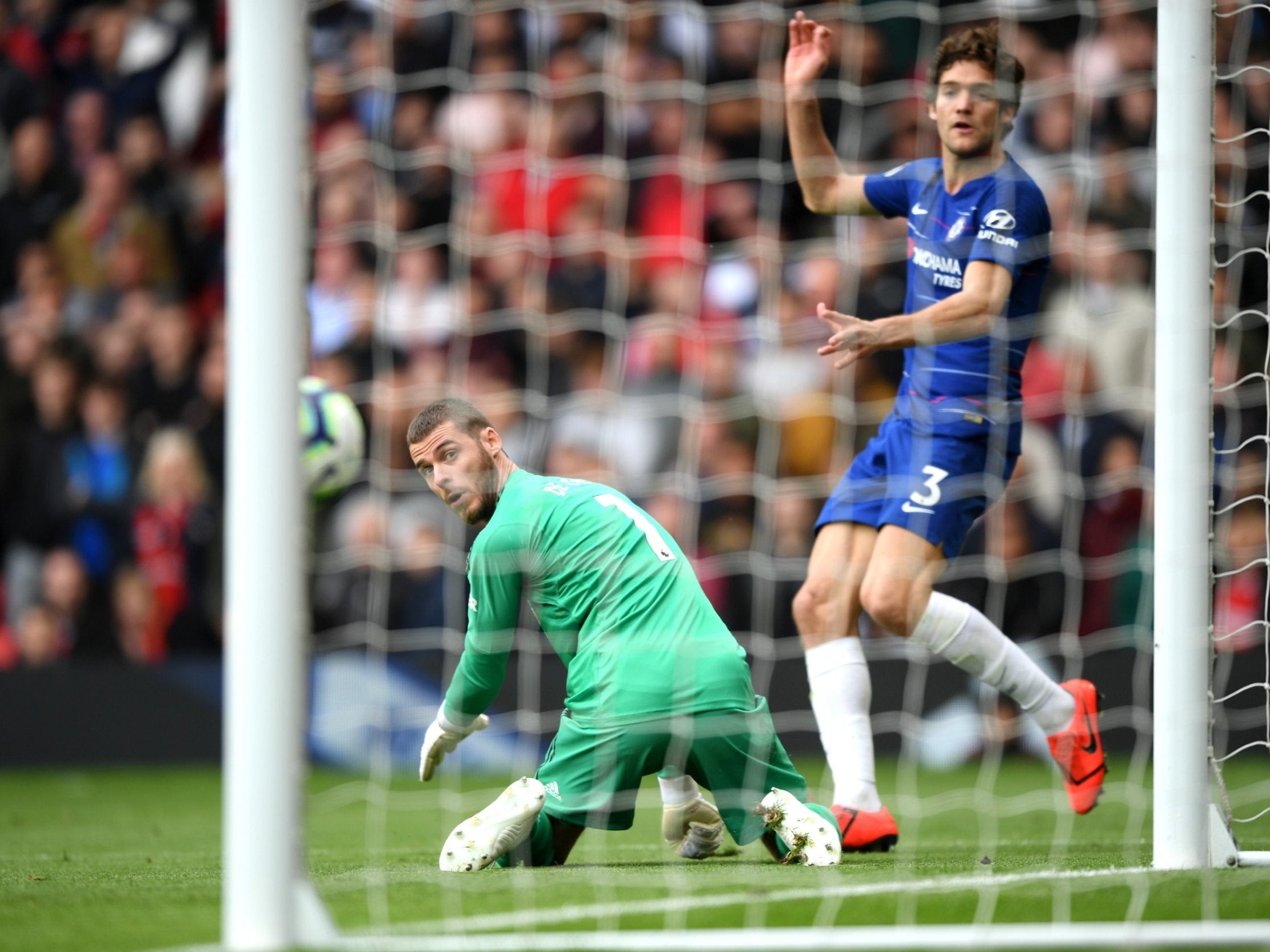 Marcos Alonso scores past David de Gea