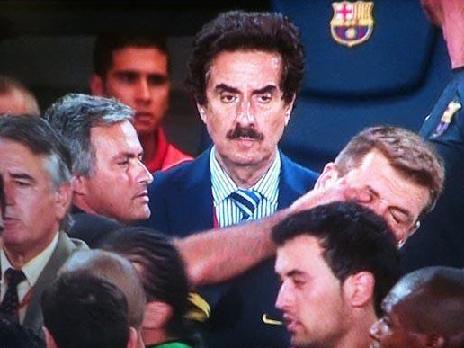 Satorra watches on as Mourinho pokes Vilanova in the eye