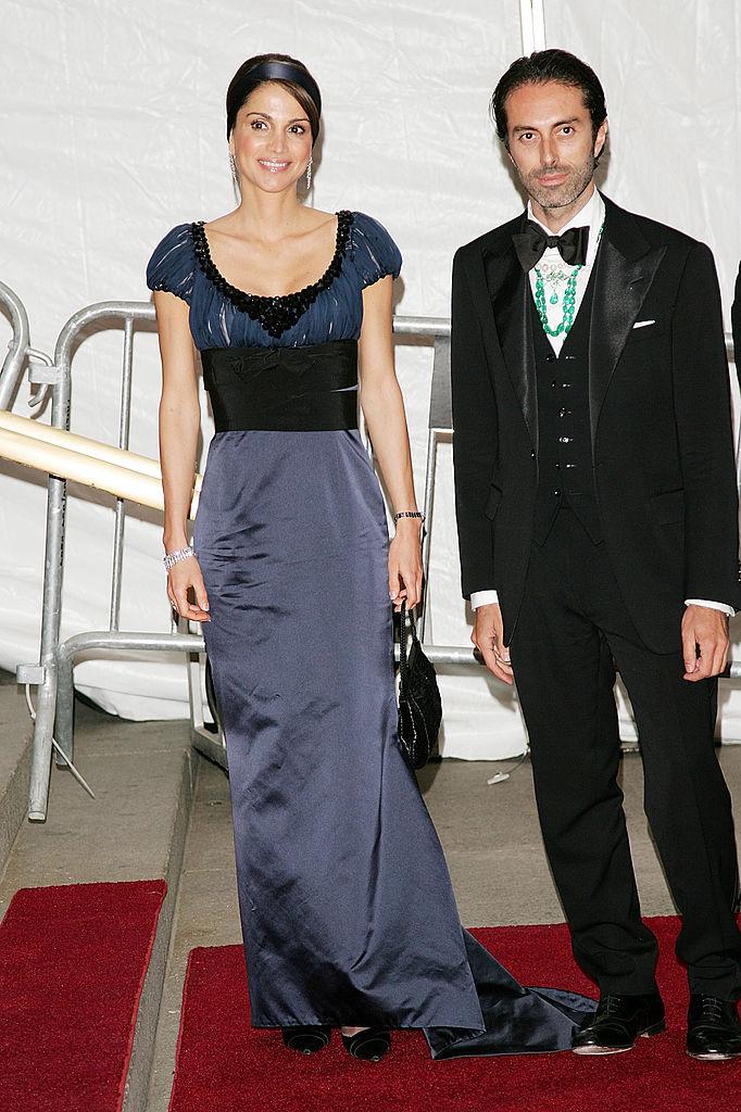 <b>Queen Rania of Jordan, 2007</b><br><br>Queen Rania of Jordan made an appearance at the Met Gala in 2007 wearing a navy silk gown featuring a wide black belt.