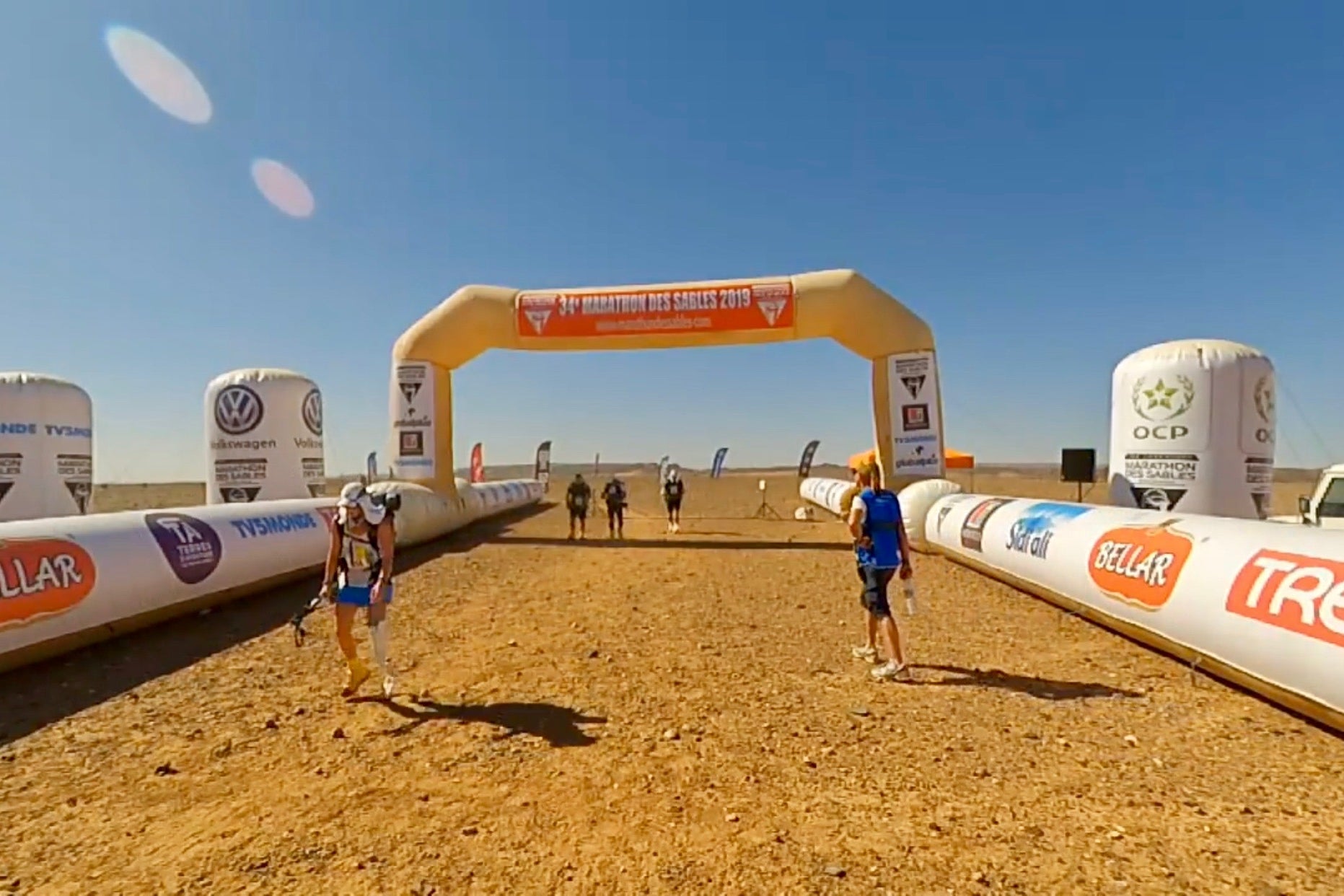 Palmiero-Winters finishes a stage of the Marathon Des Sables (Marathon Des Sables/YouTube)