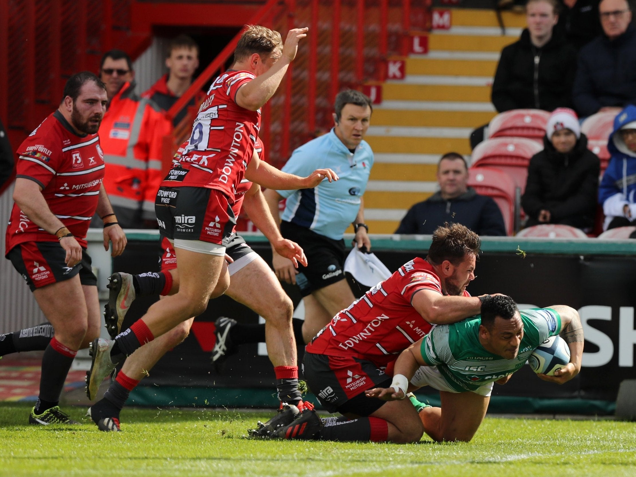 Sinoti Sinoti scores Newcastle's second try against Gloucester