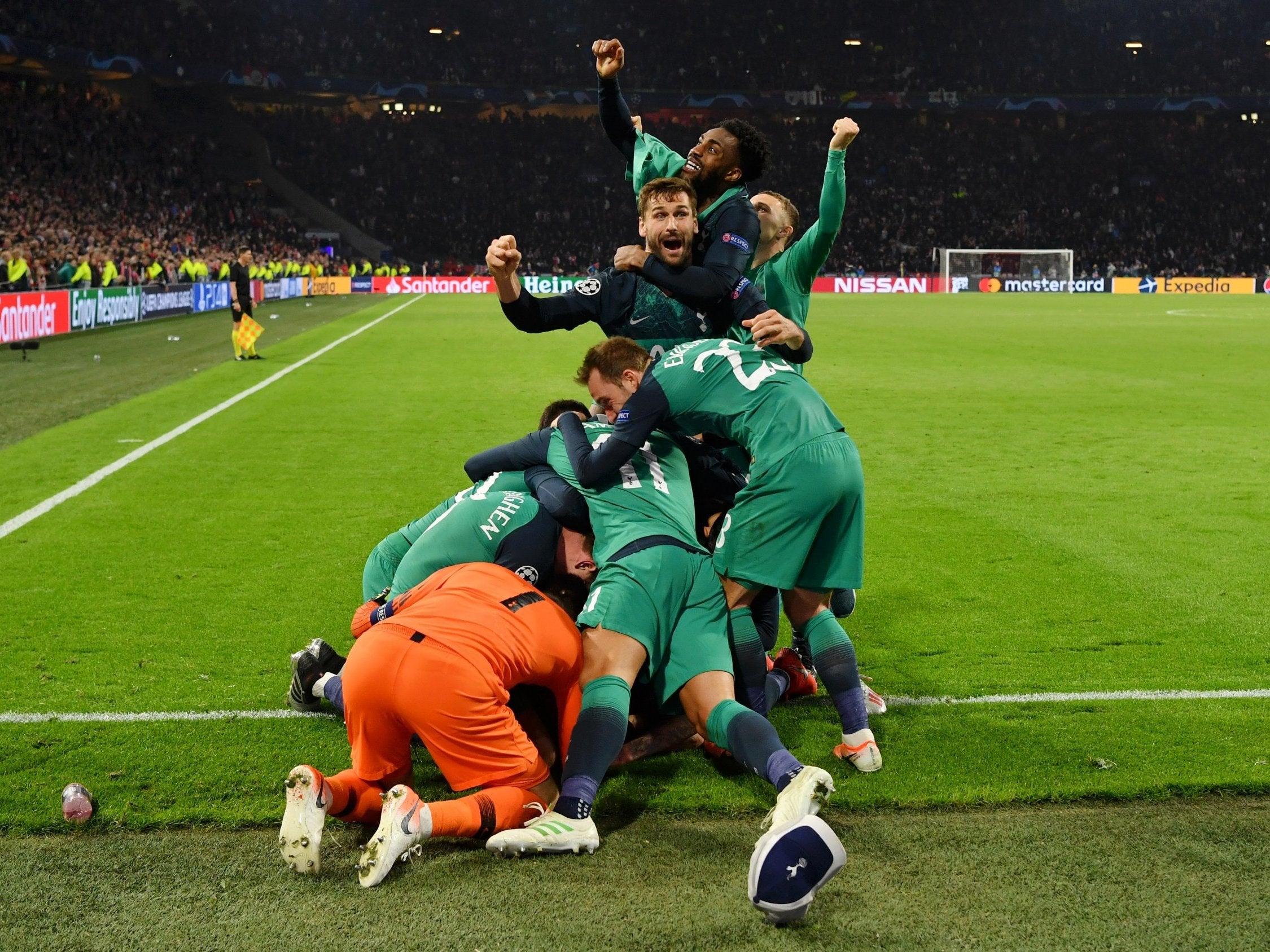 Fernando Llorente and Danny Rose lead the Tottenham celebrations