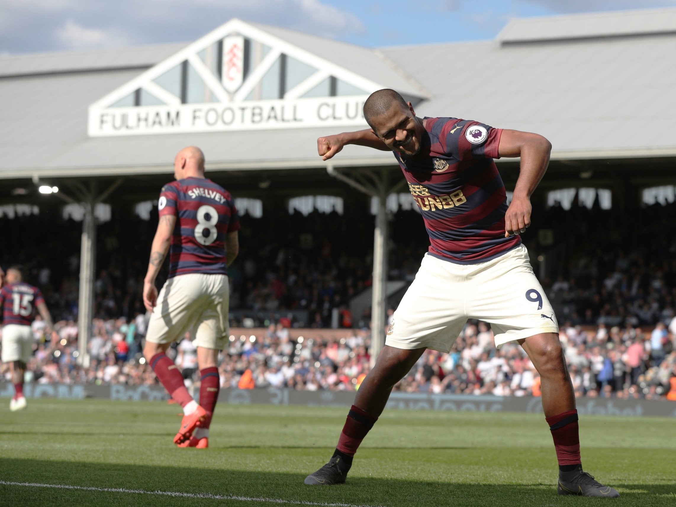 Salomon Rondon celebrates at Craven Cottage