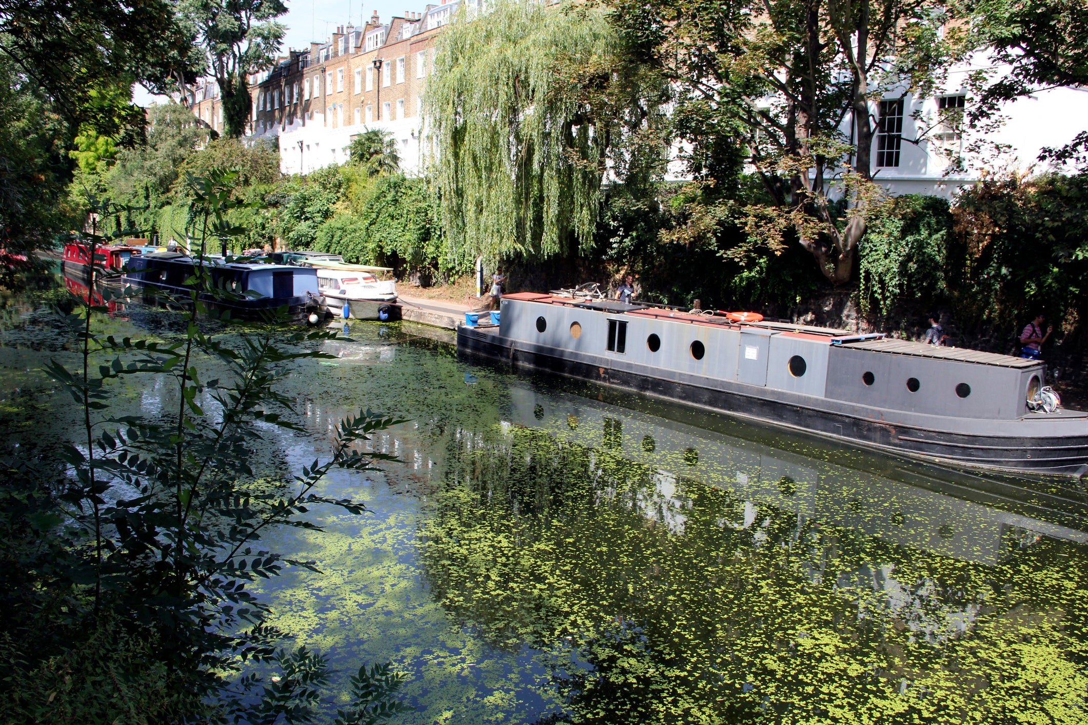 London’s quaint canals are the perfect backdrop for a romantic evening