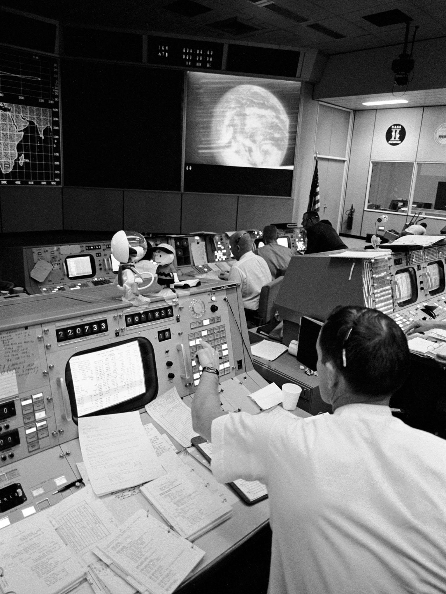 Mission control on the first day of the moon orbit in May 1969 (Nasa)