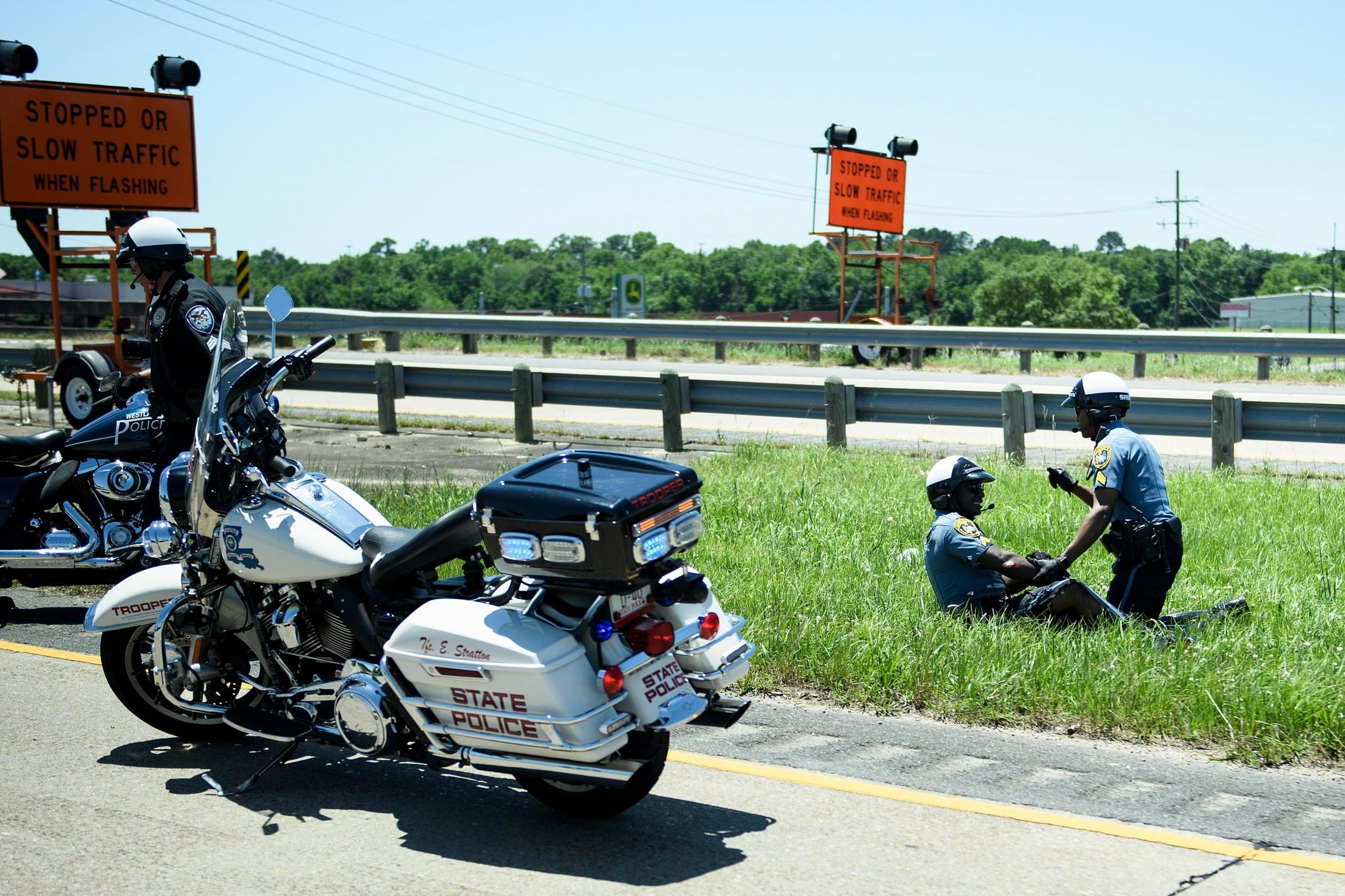 A police officer aids an officer involved in an accident while escorting Donald Trump's motorcade on 14 May, 2019, in Lake Charles, Louisiana. (BRENDAN SMIALOWSKI/AFP/Getty Images)