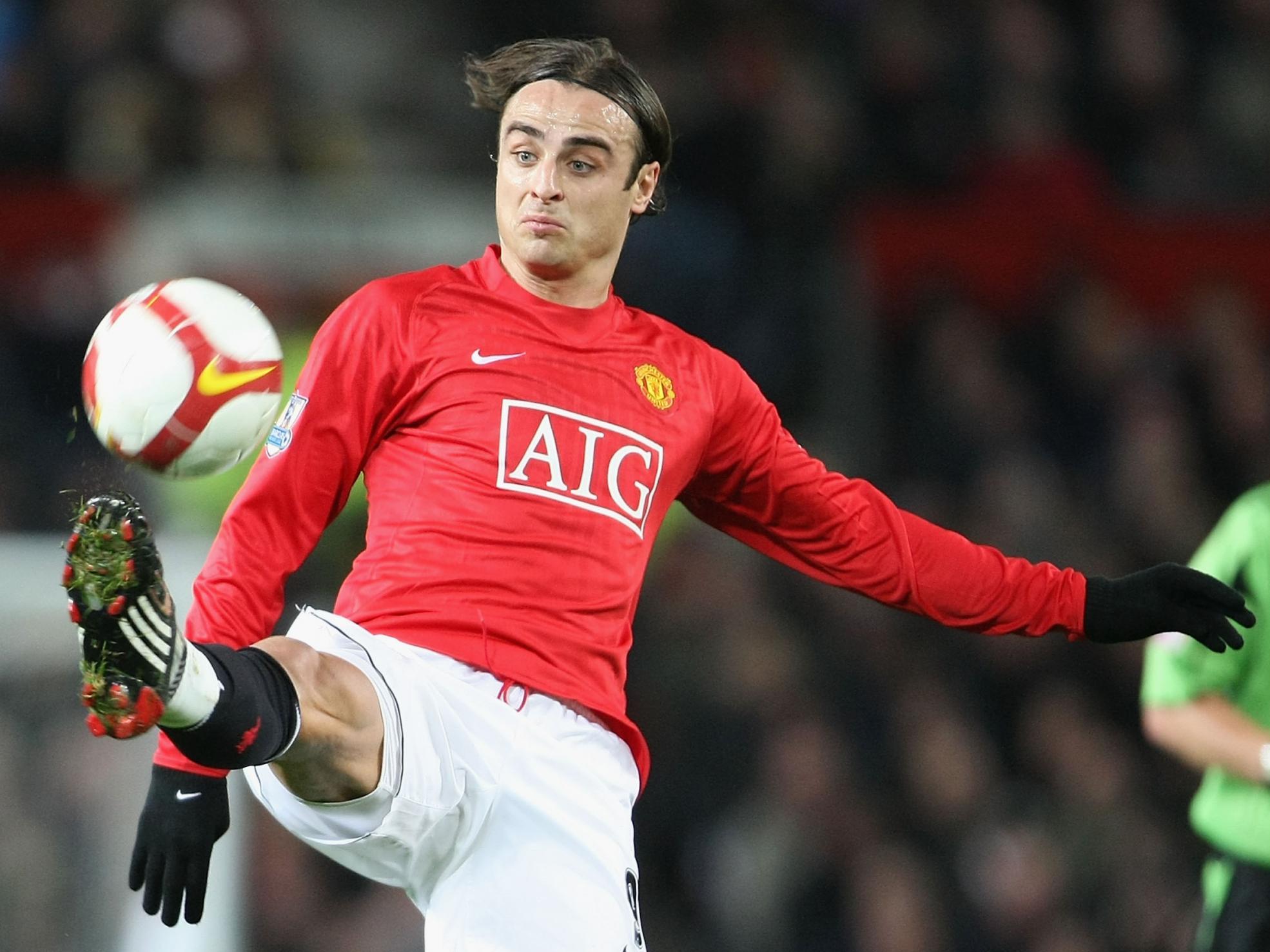 Berbatov controls the ball vs West Ham