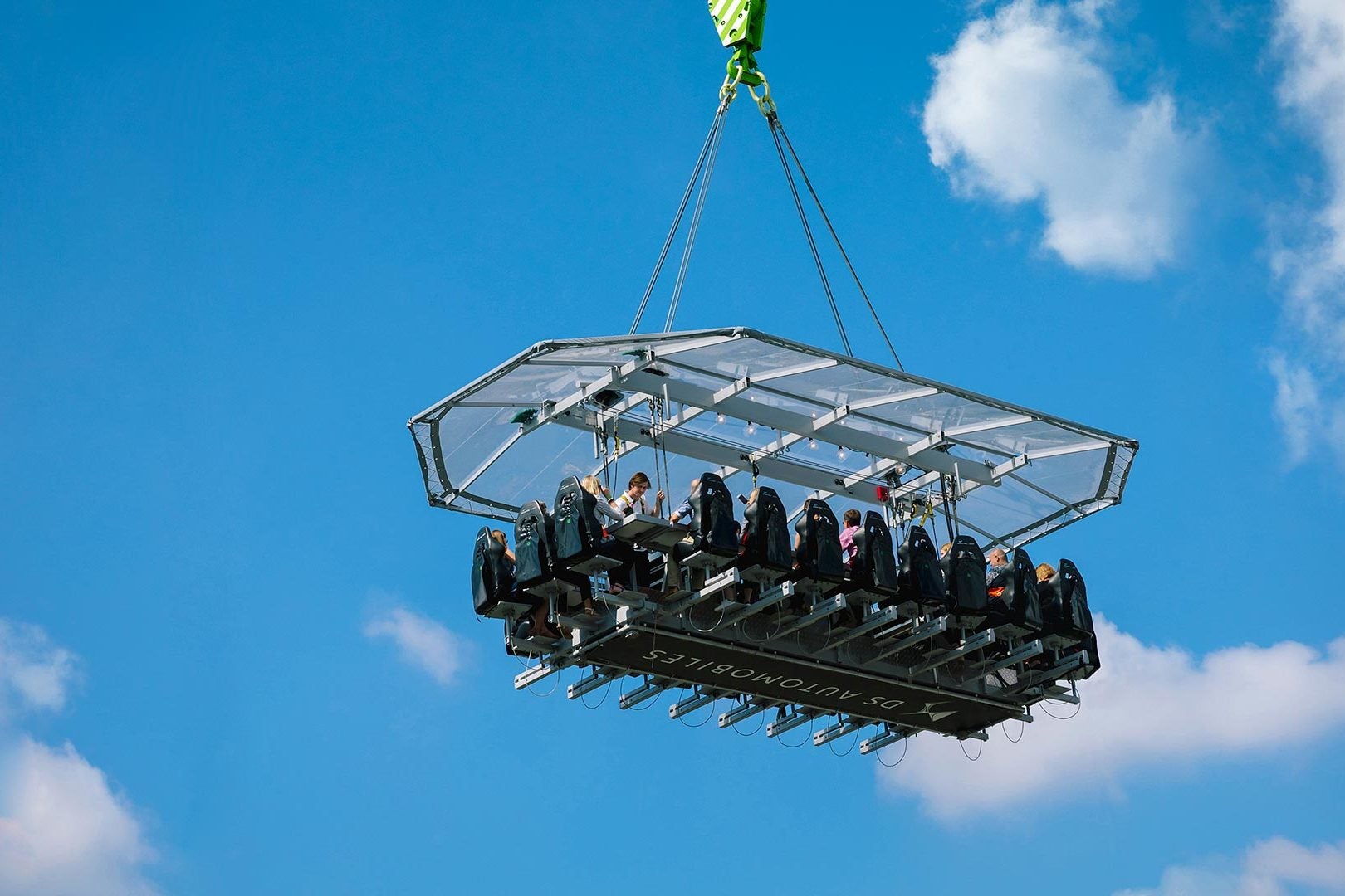 Fancy dinner at 100ft above London?