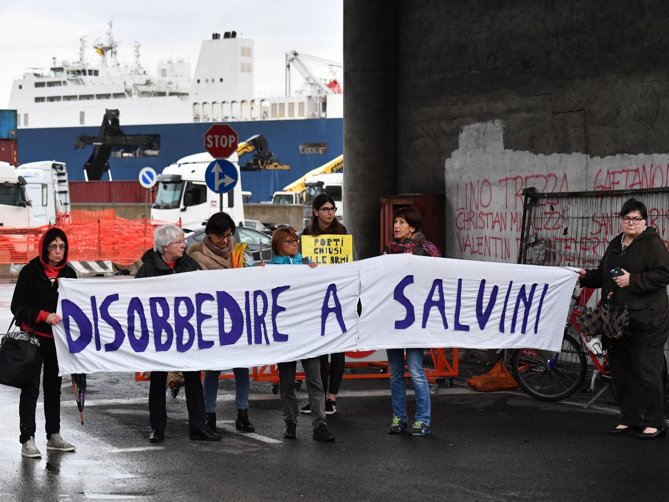 Protesters in front of Bahri Yanbu, a Saudi cargo ship