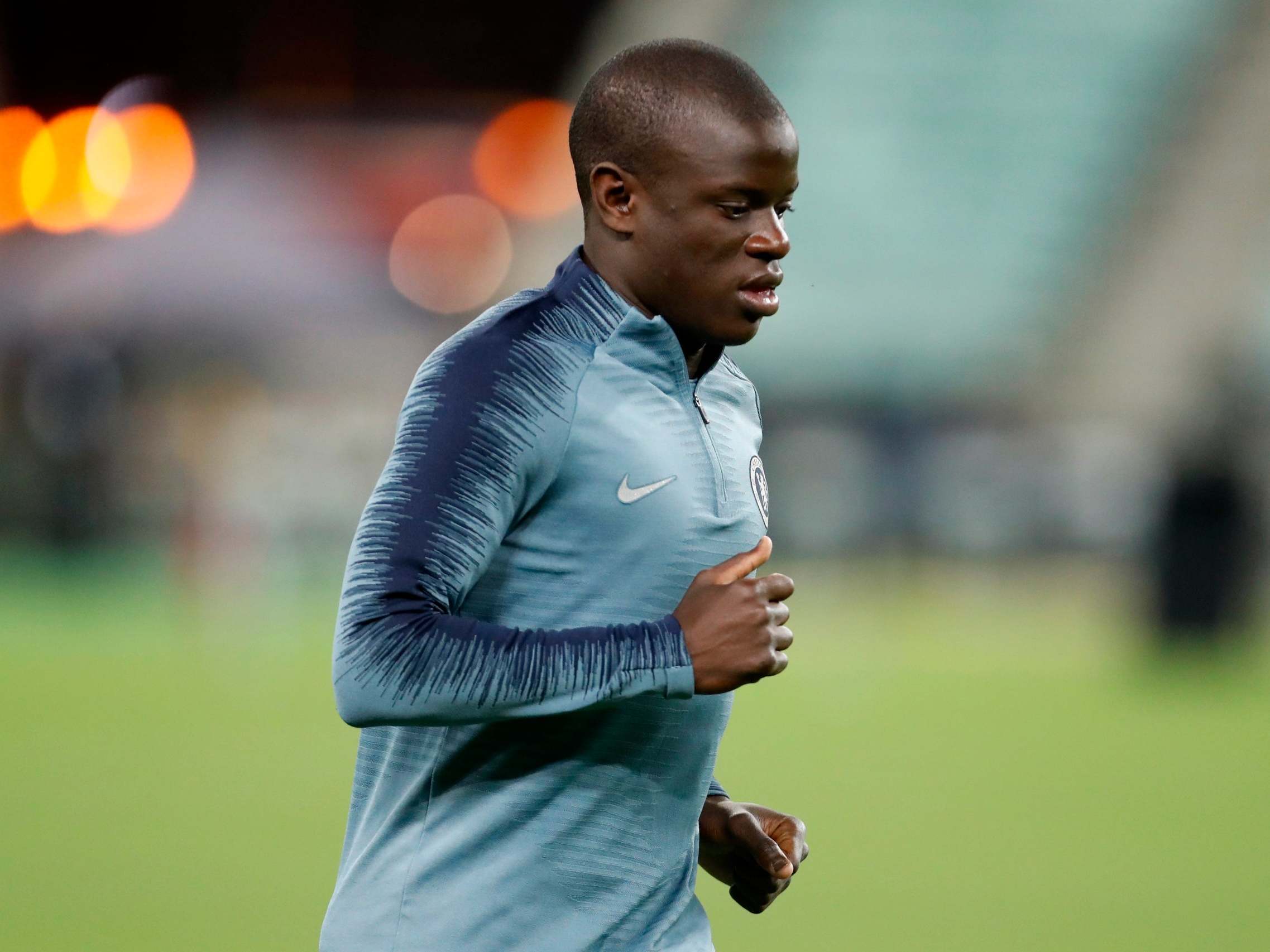 Kante trains with the Chelsea squad in Baku