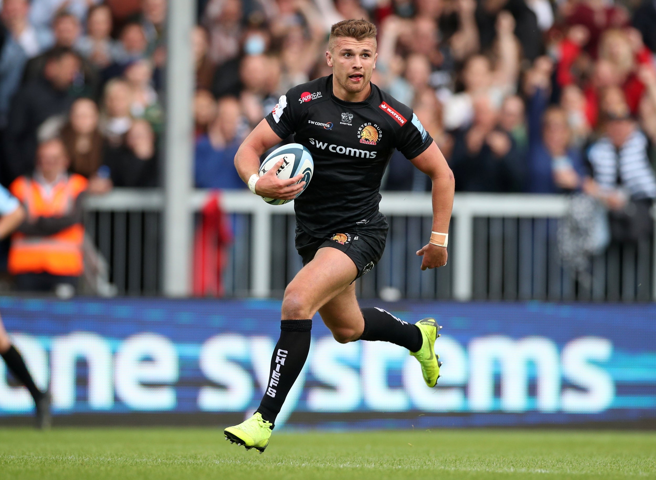 Sin-binned for a deliberate knock-on that almost certainly prevented a Saracens try, but his response was of the highest degree as he took control of the game. Gave Lowzoski a lesson and bagged a try that he created in exchanging passes with Sam Skinner.