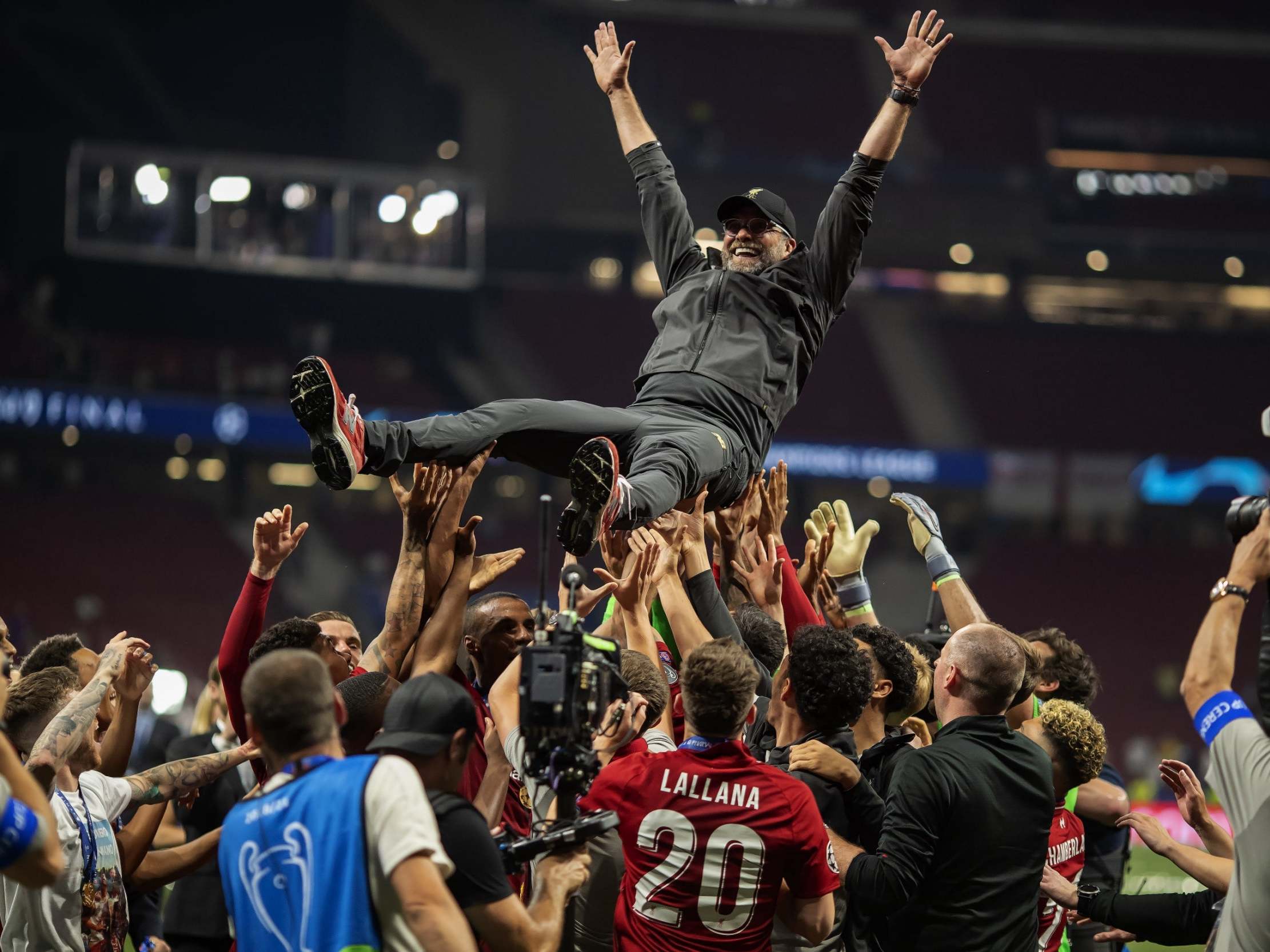 Liverpool’s players lift Klopp in the air after the final whistle