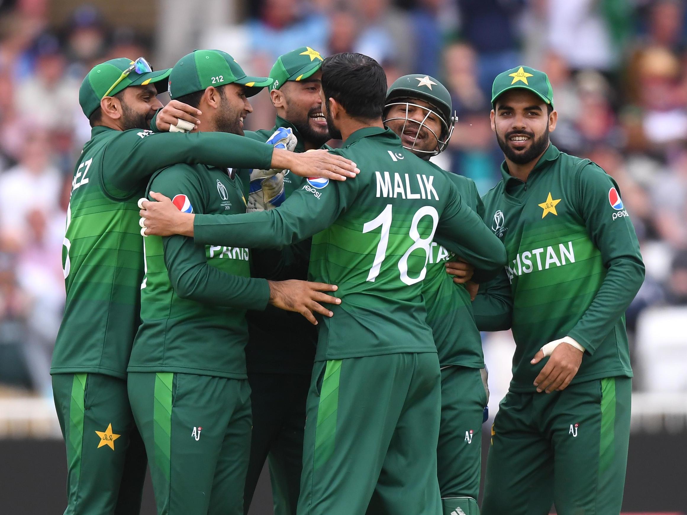 Shoaib Malik celebrates with teammates after claiming the wicket of Ben Stokes