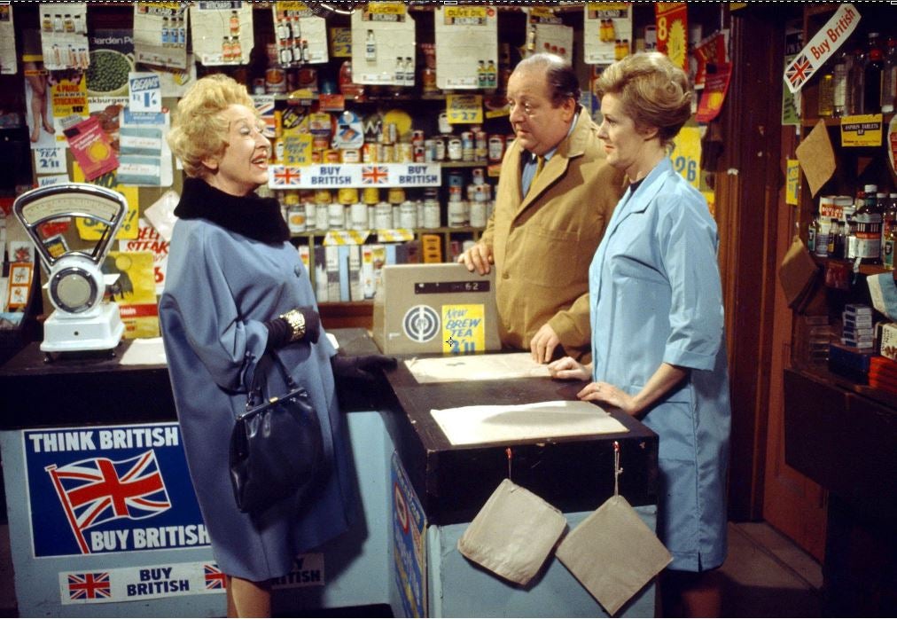 Sutcliffe, right, with John Sharp as Les Clegg and Doris Speed as Annie Walker