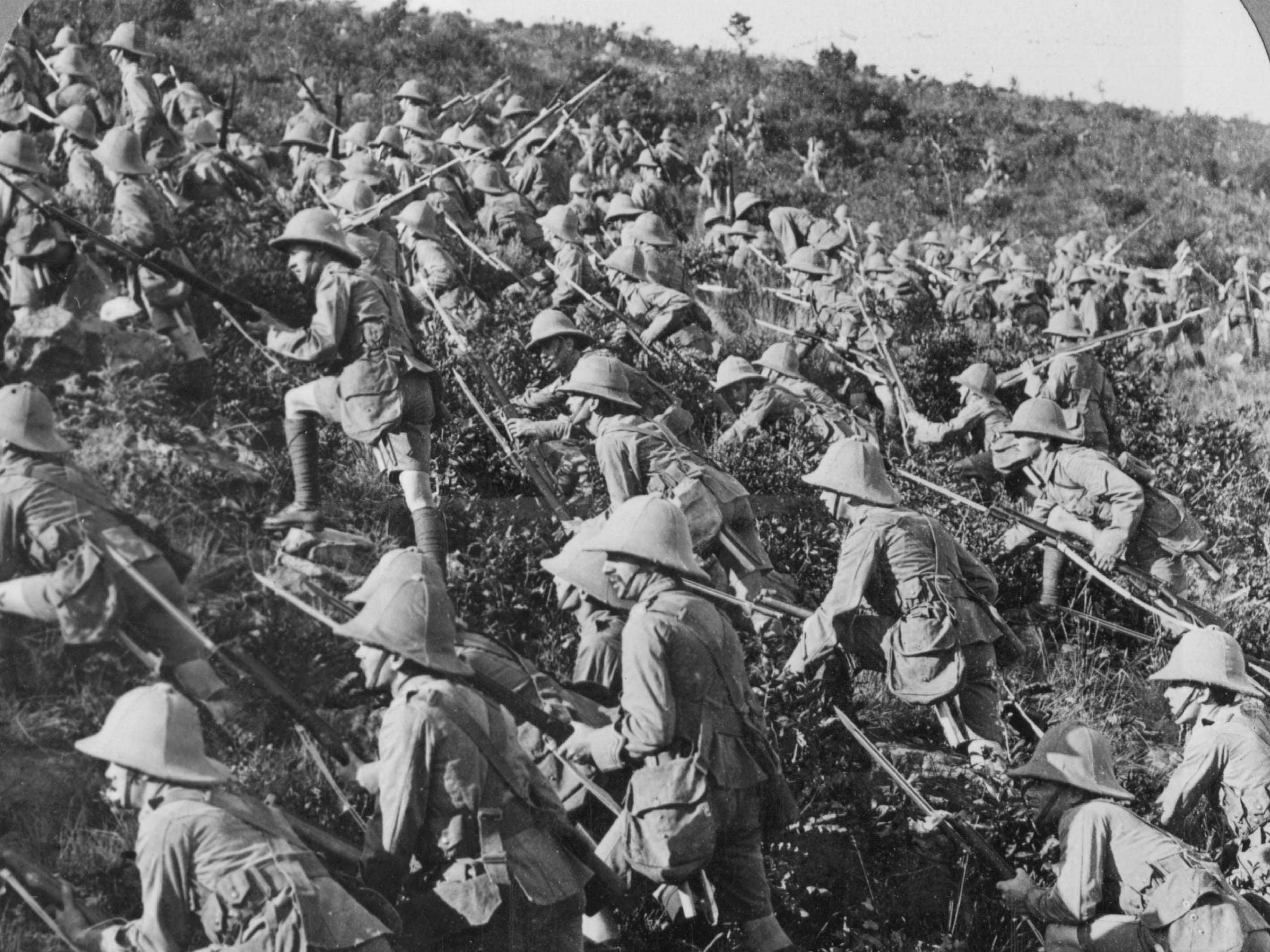 A misjudged battle: British troops advancing at Gallipoli in 1915