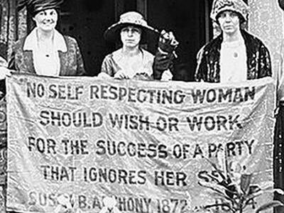 At the 1920 Republican Convention were suffragists, from left, Florence Kenyon Hayden Rector, Ohio, Mary Dubrow and Alice Paul. They hold a banner with a quote from Susan B. Anthony (Library of Congress)