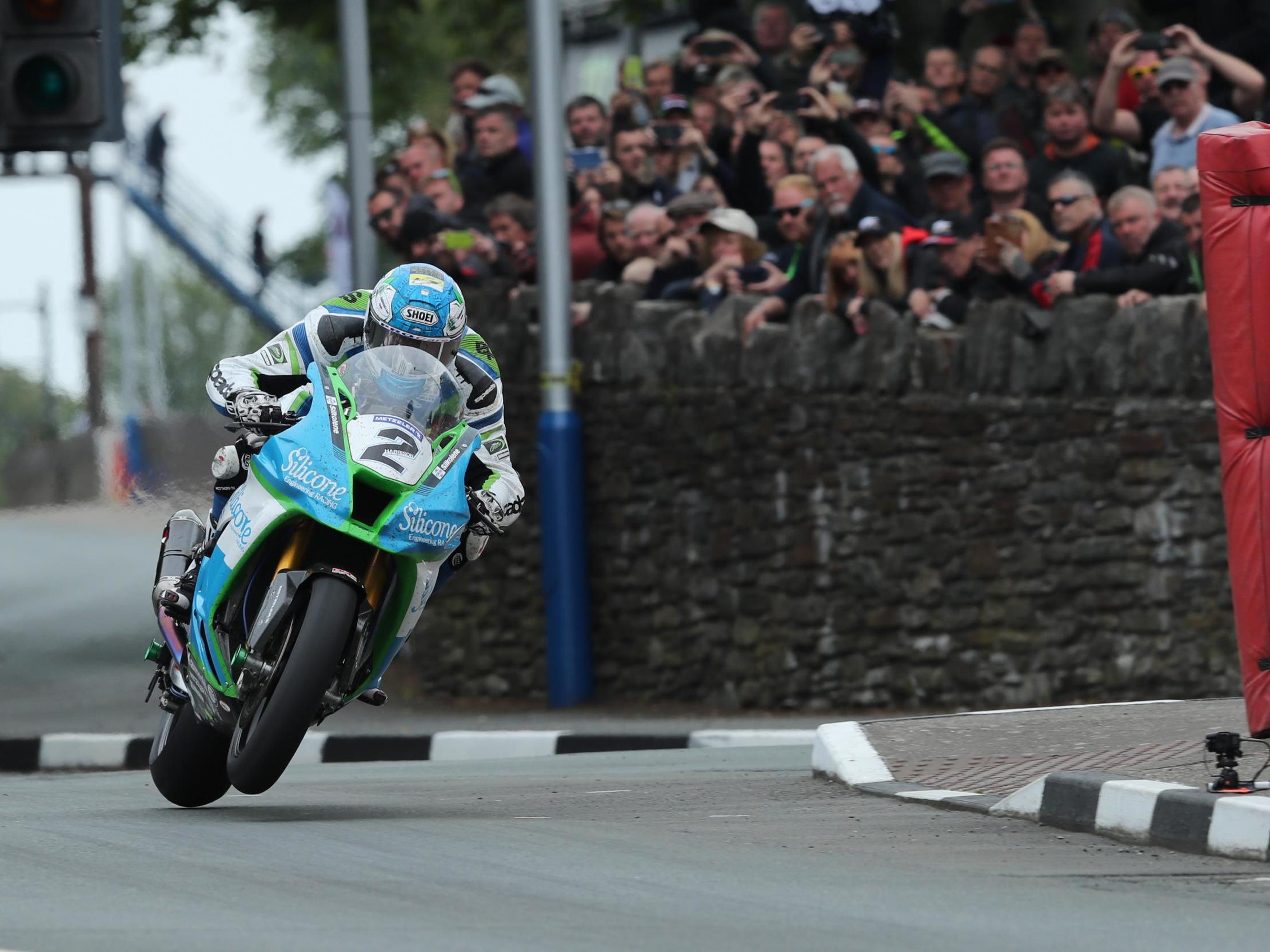 Harrison took the lead on lap five and never looked back (www.iomttraces.com)