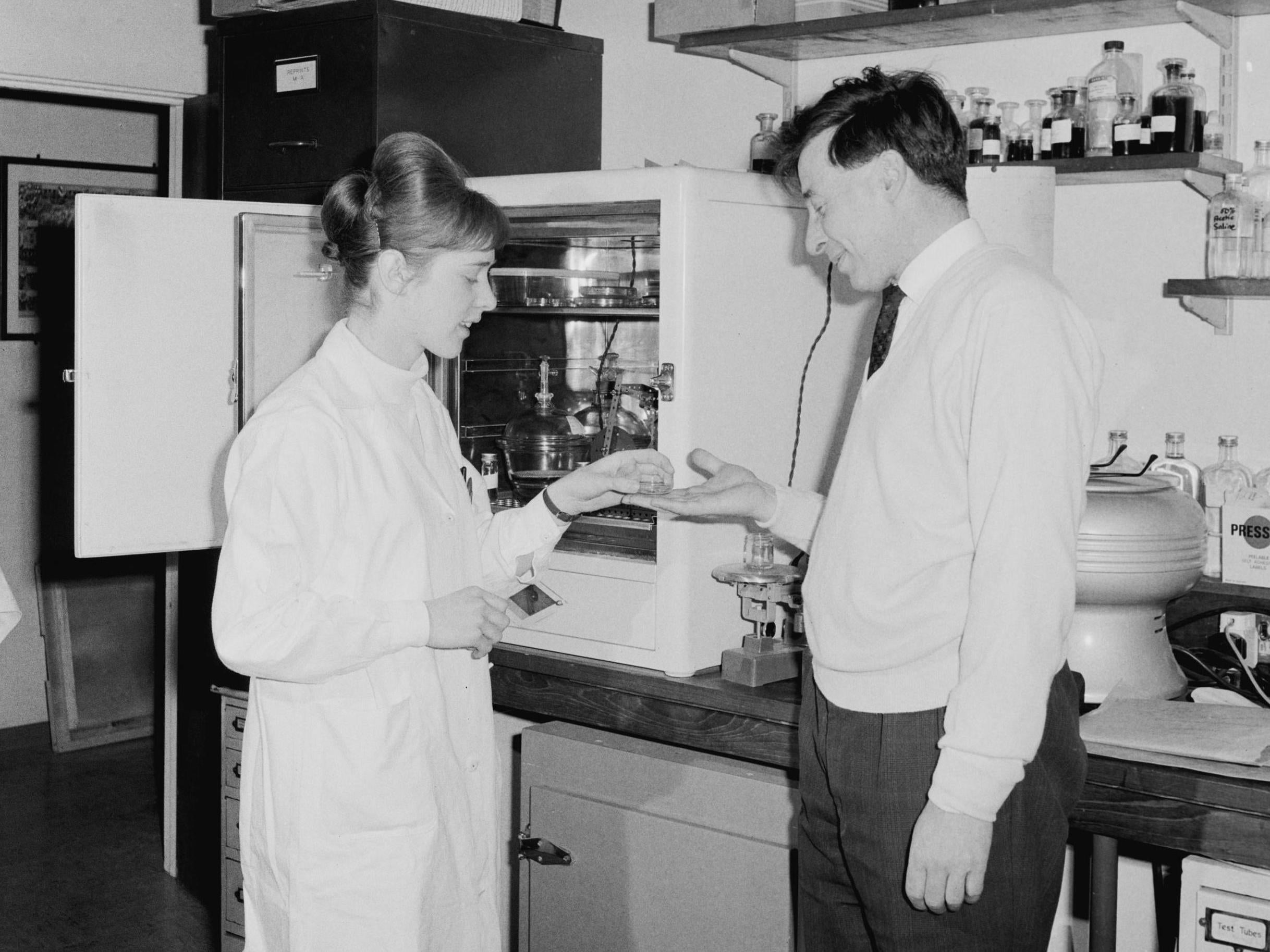 Jean Purdy and Robert Edwards in their research laboratory in Cambridge in 1968