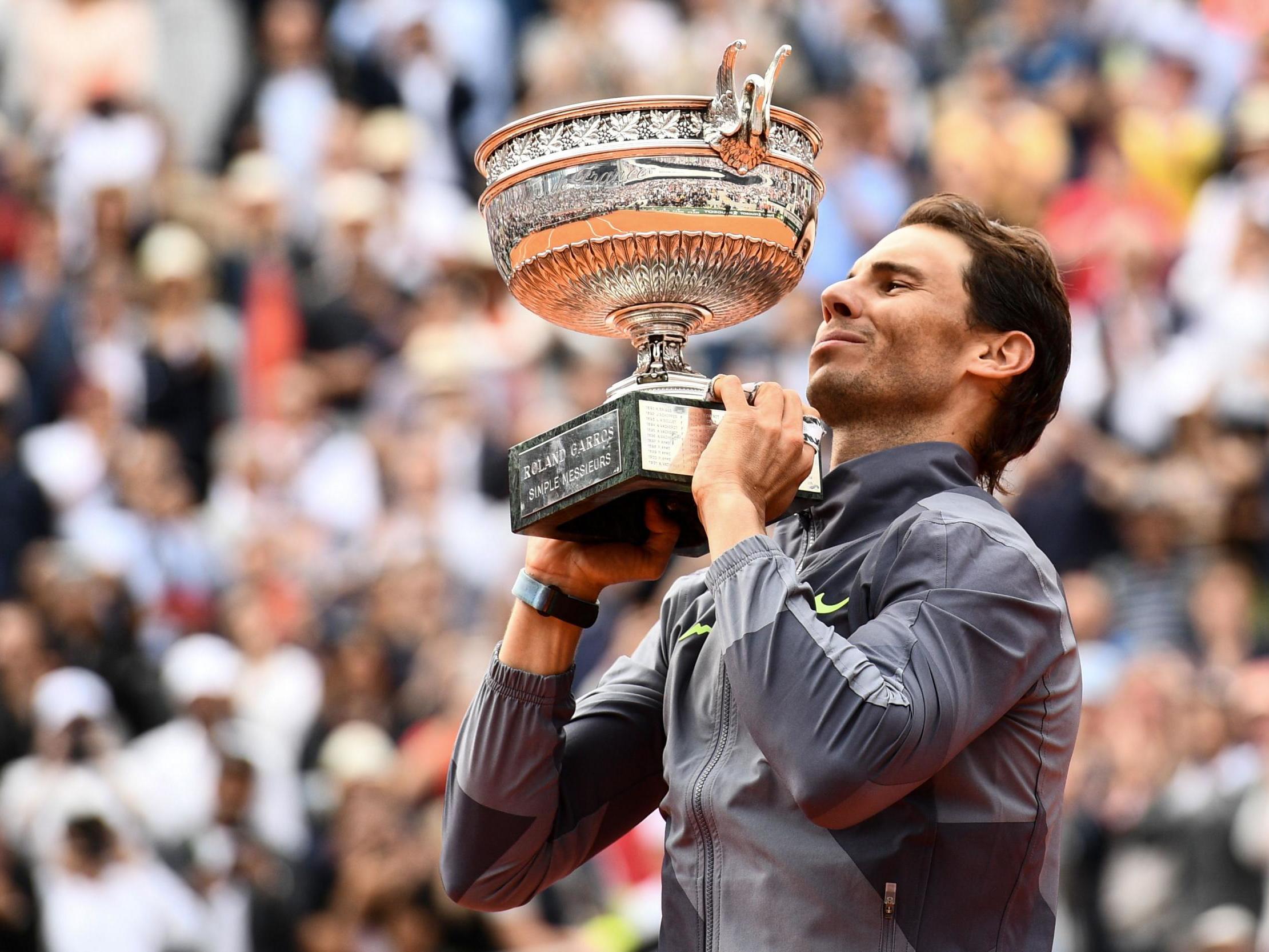 Rafael Nadal lifts the trophy in Paris once again