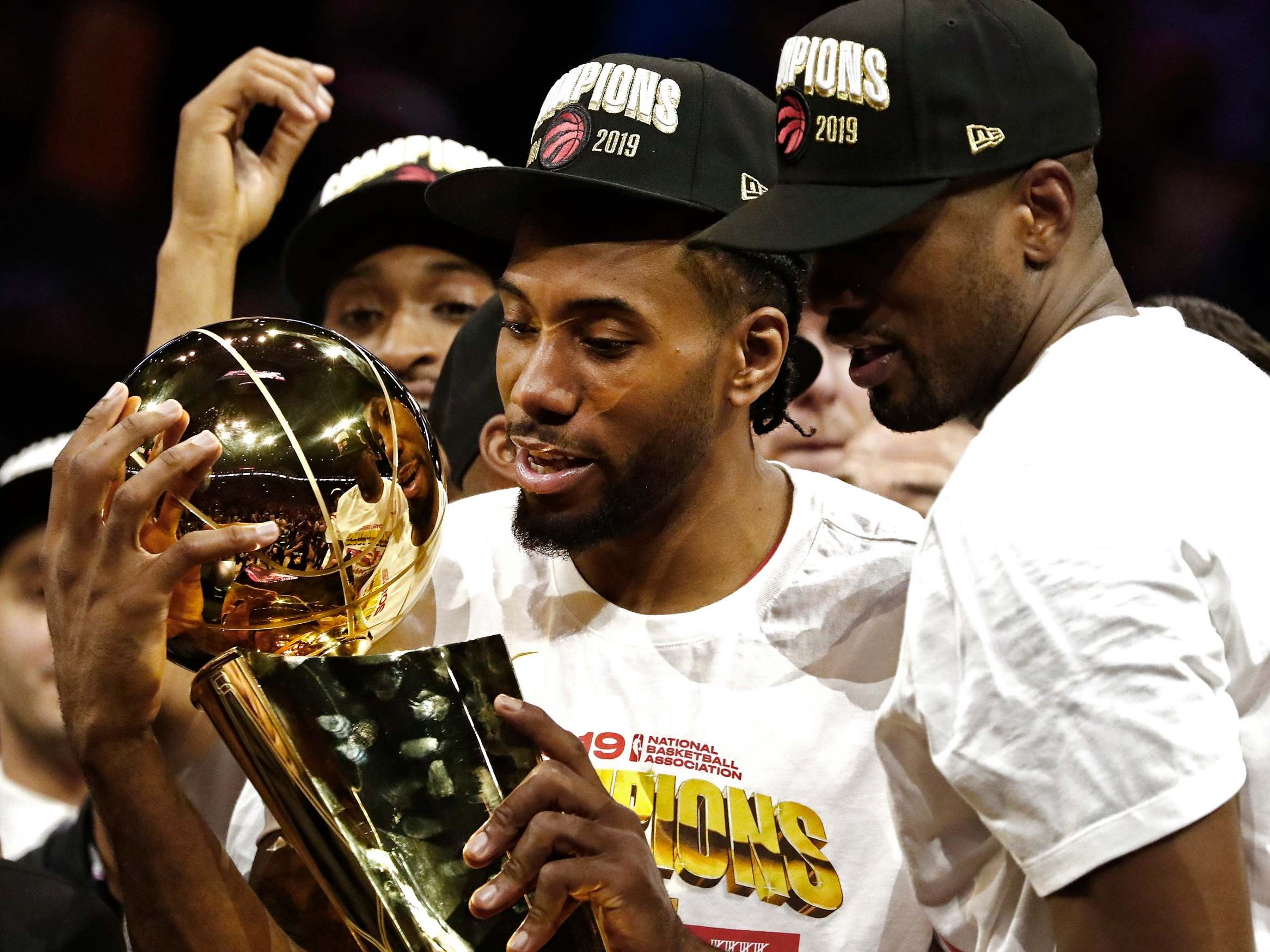 Kawhi Leonard celebrates