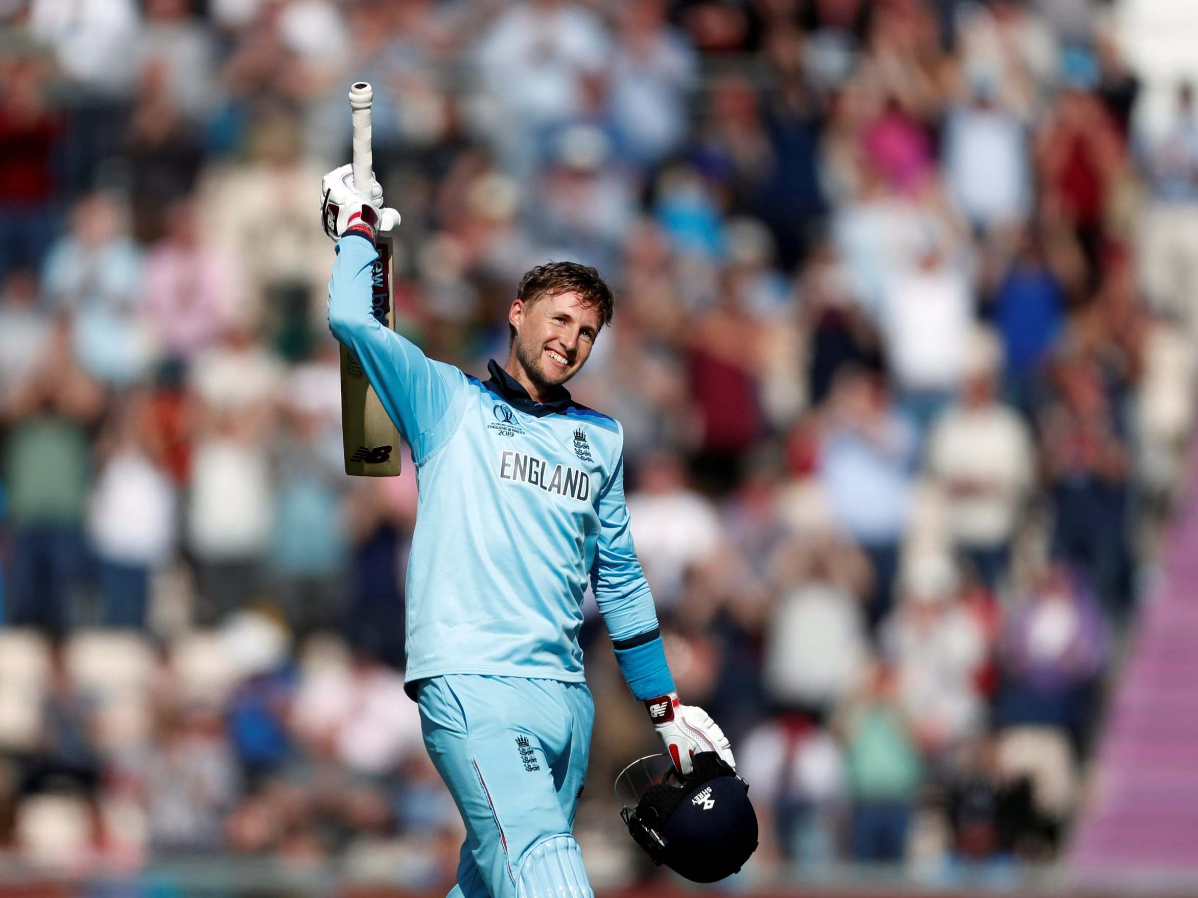 Joe Root celebrates completing his century