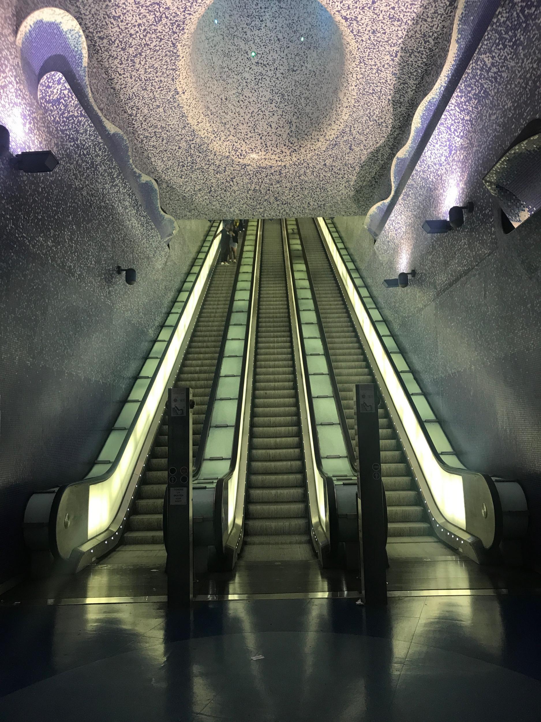 The blue mosaic wall of Toledo subway station