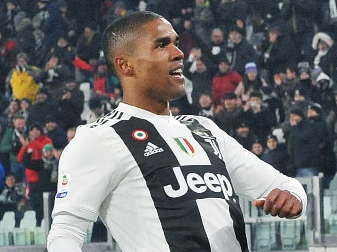 Douglas Costa has reportedly been offered to Manchester United