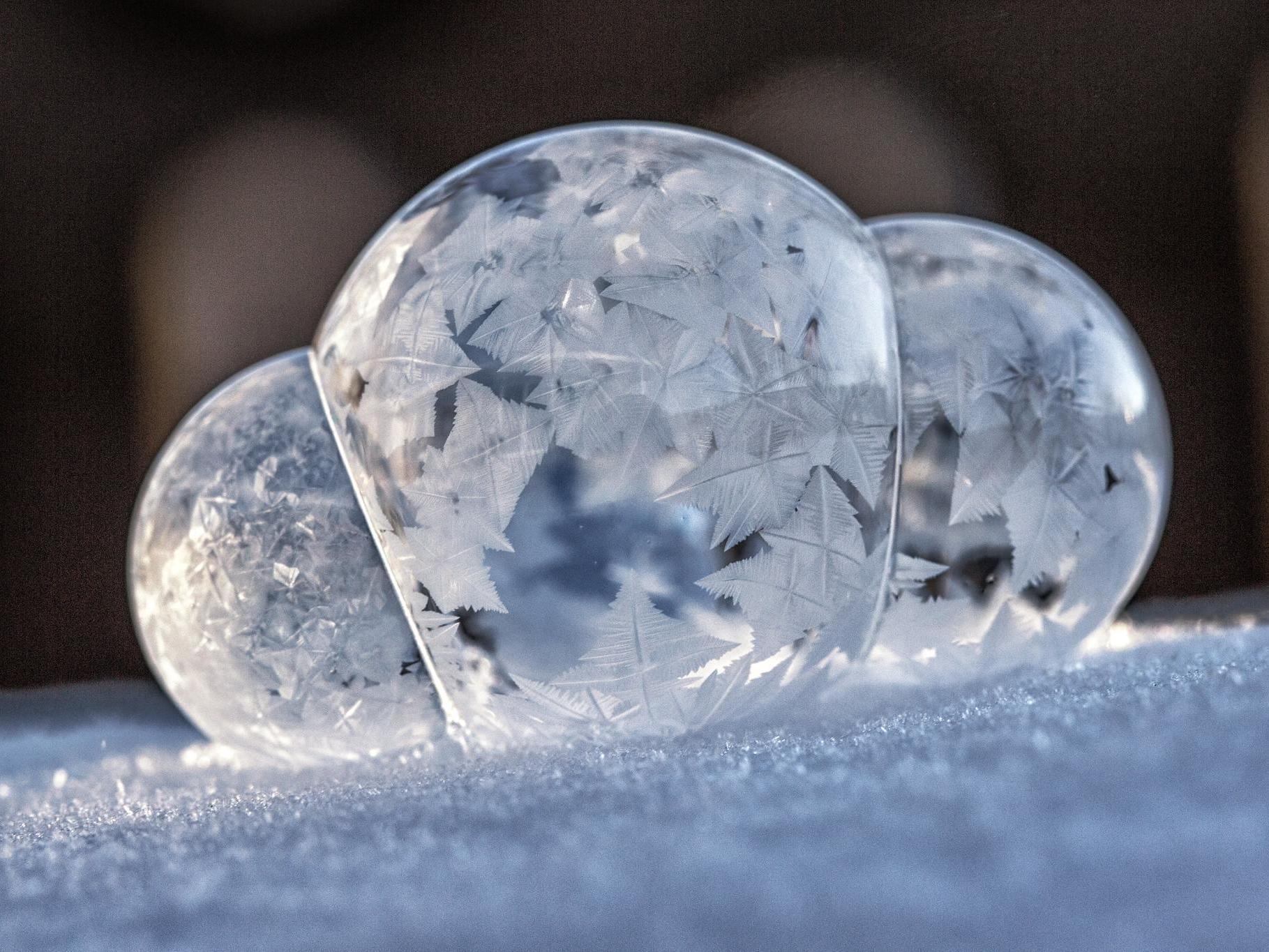 Changes in temperature change the surface tension, creating beautiful patterns