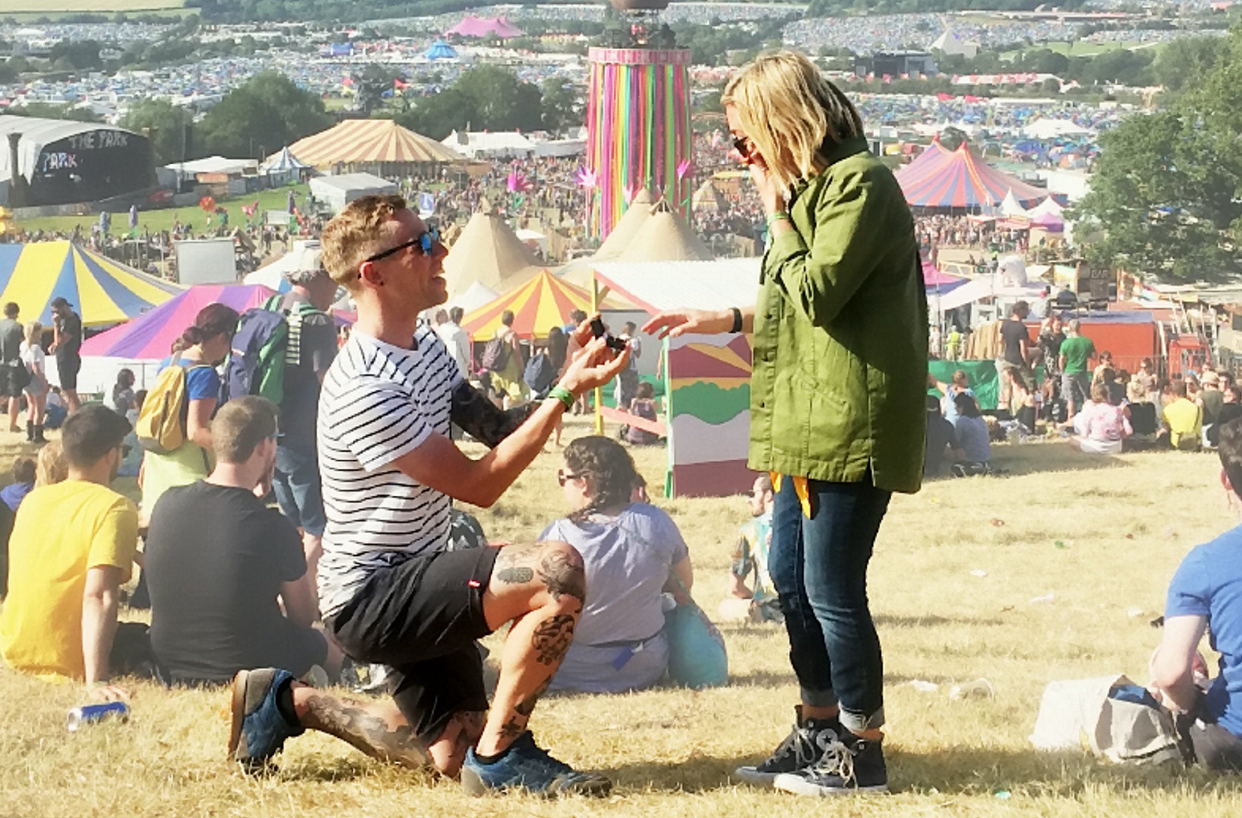 (Jack Watney proposes to Sarah Adey in 2017 /SWNS.COM)