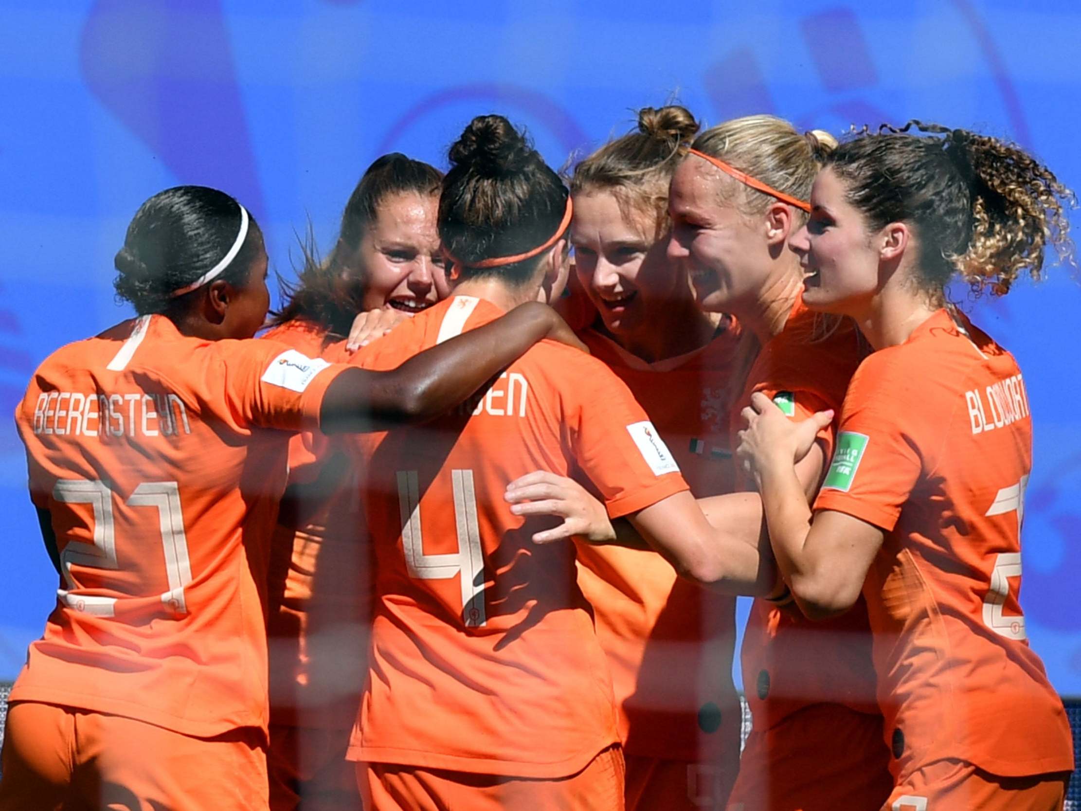 Netherlands celebrate Vivianne Miedema's opener