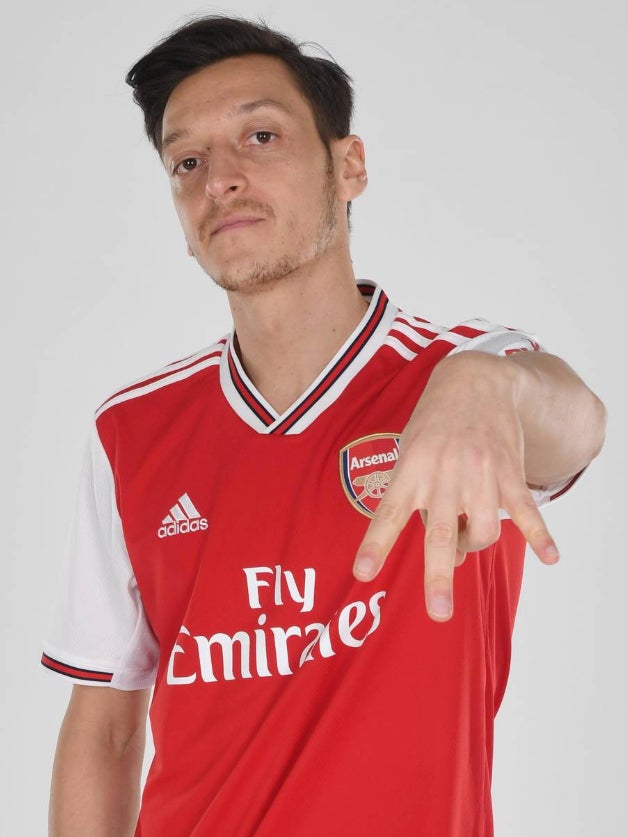 Mesut Ozil poses in the new Arsenal strip