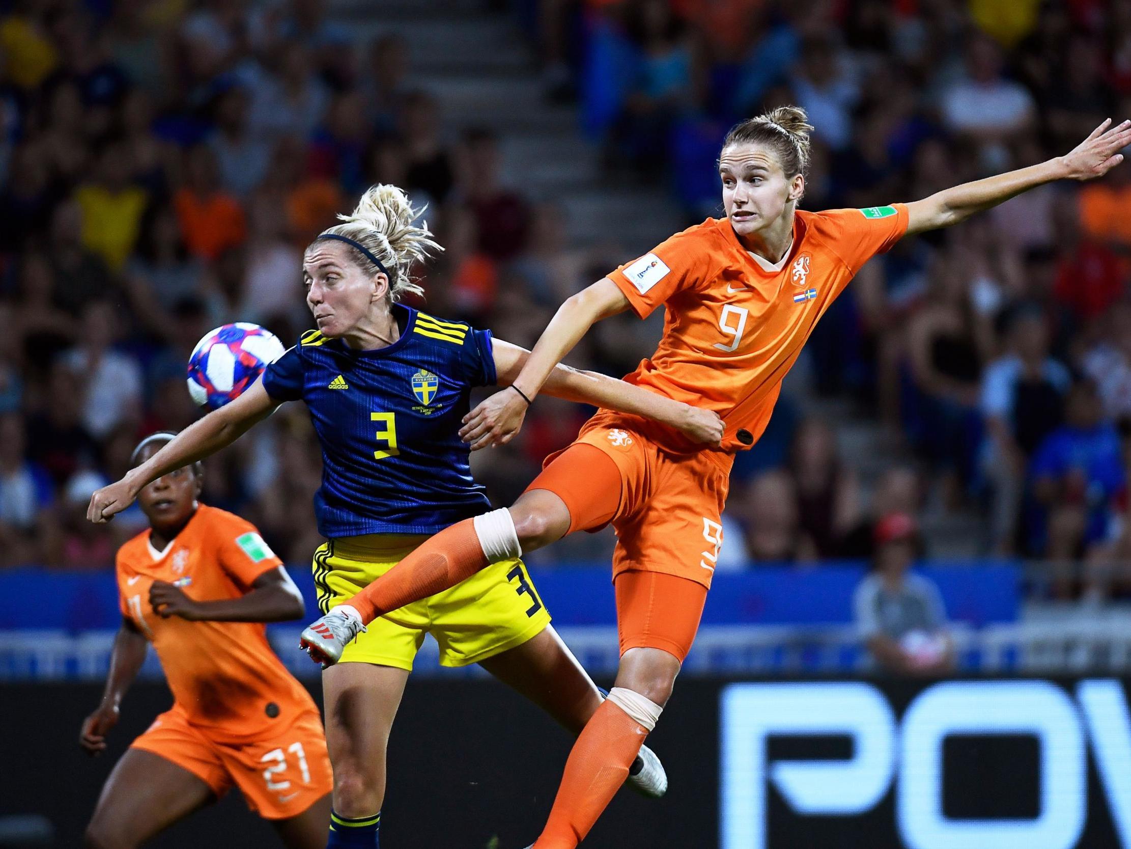 Linda Sembrant and Vivianne Miedema tussle for possession