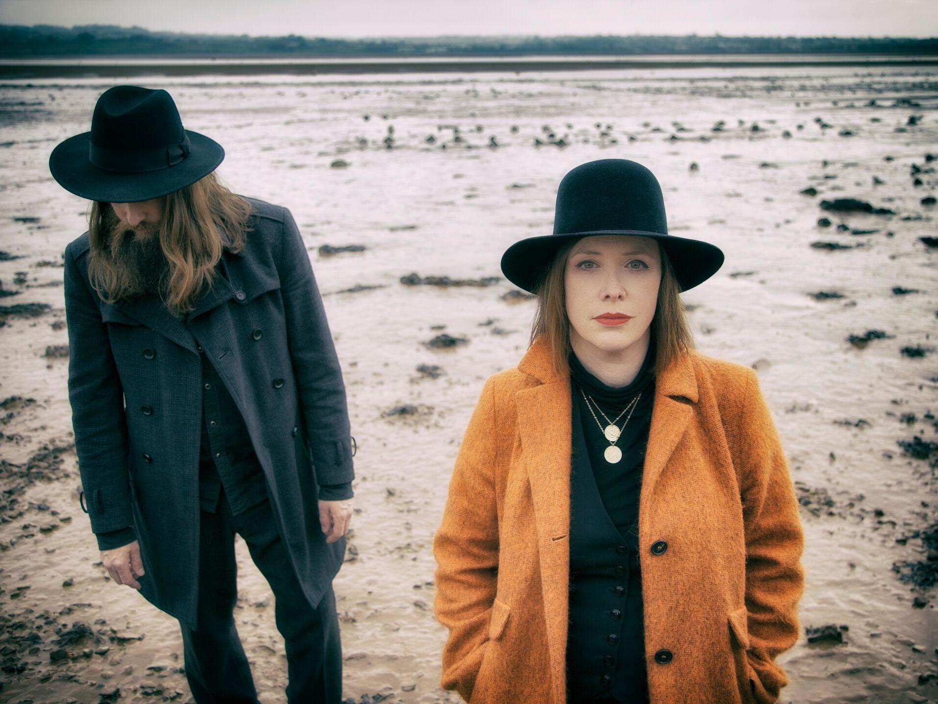 &#13;
Steve Clarke and Rachel Goswell combine to create an ethereal, dream-pop haze&#13;