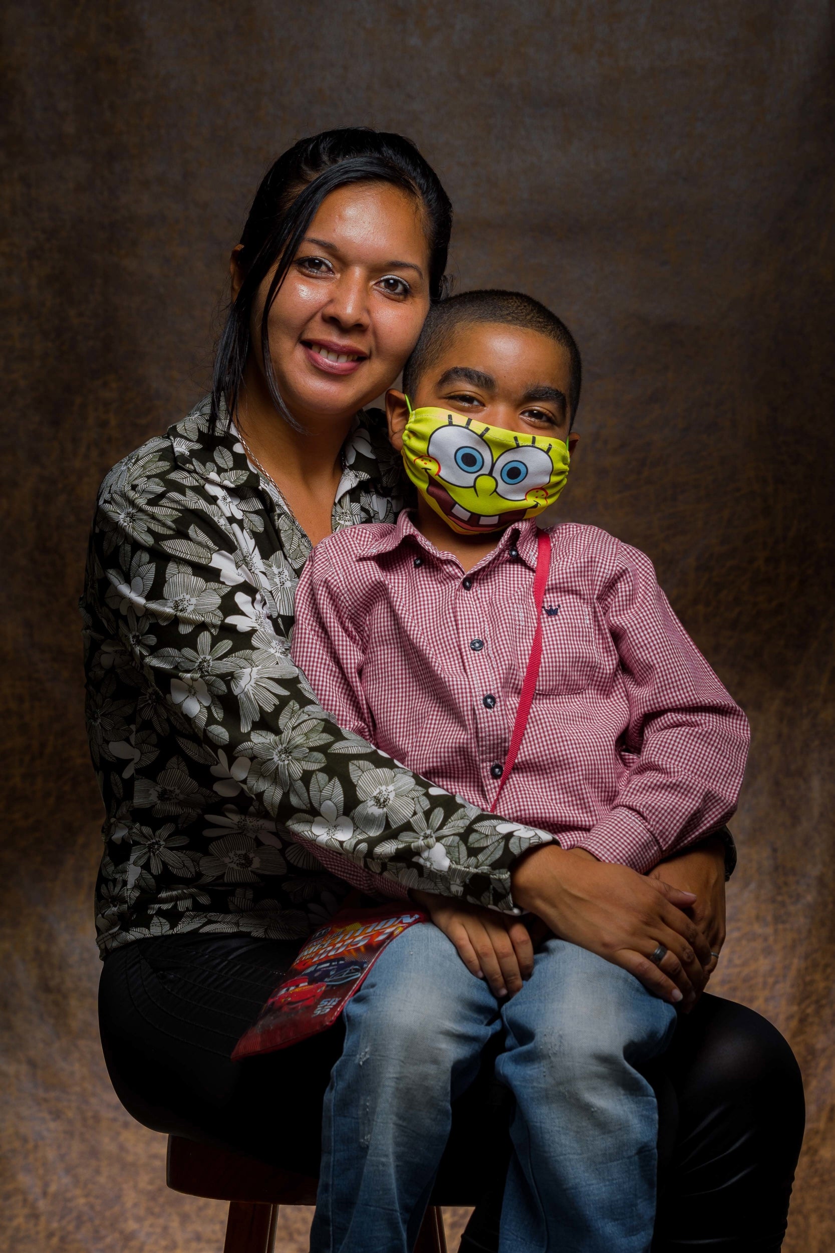 Alyeiner was diagnosed at the age of four after routine exams at school. "I had to buy the needles to do the hematology for my son," Yelitza said. She wants the government to pay more attention to the precarious situation of children with terminal illnesses