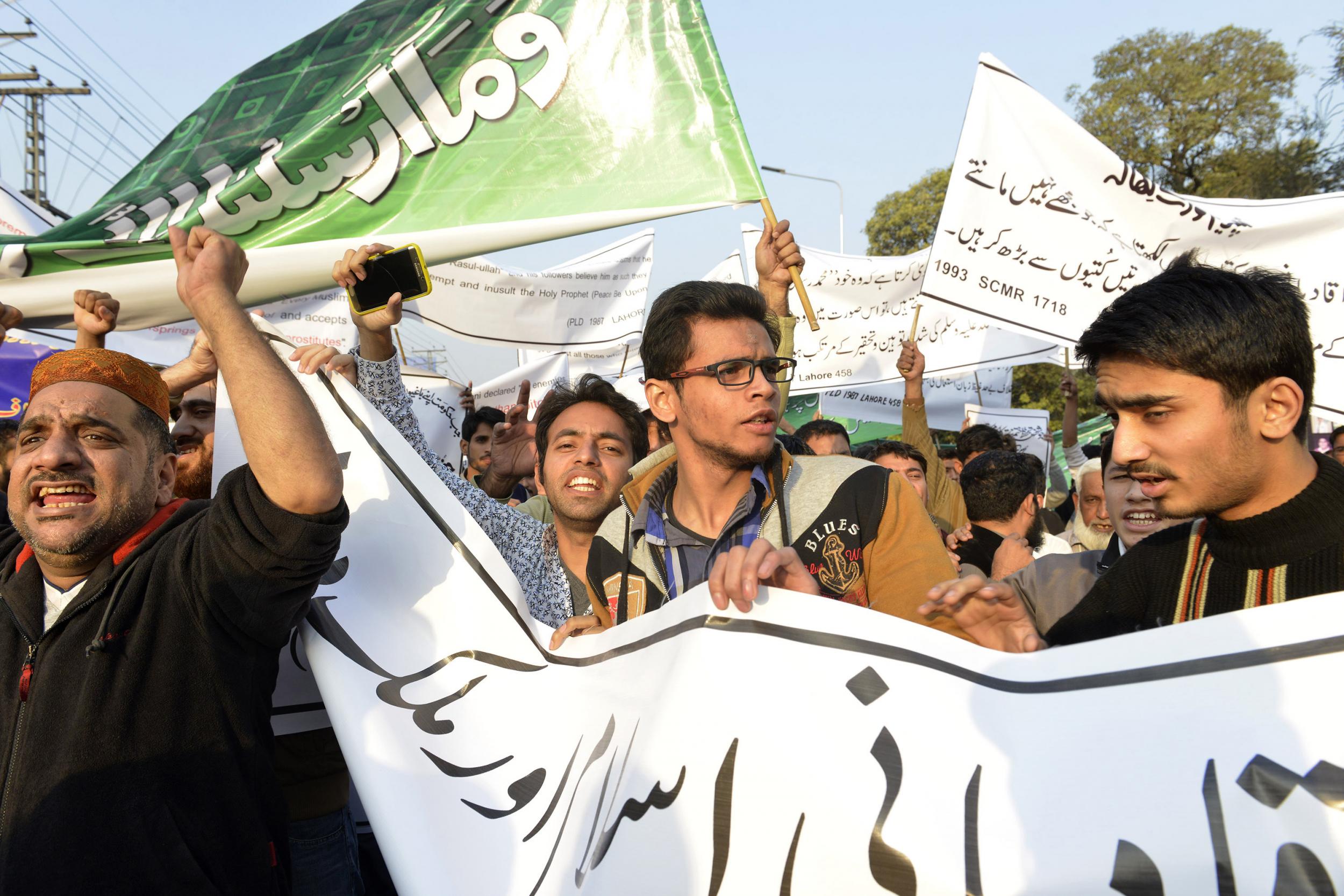 Pakistani traders protesting against the arrest of an Ahmadi shopkeeper for blasphemy in 2015 (AFP/Getty)