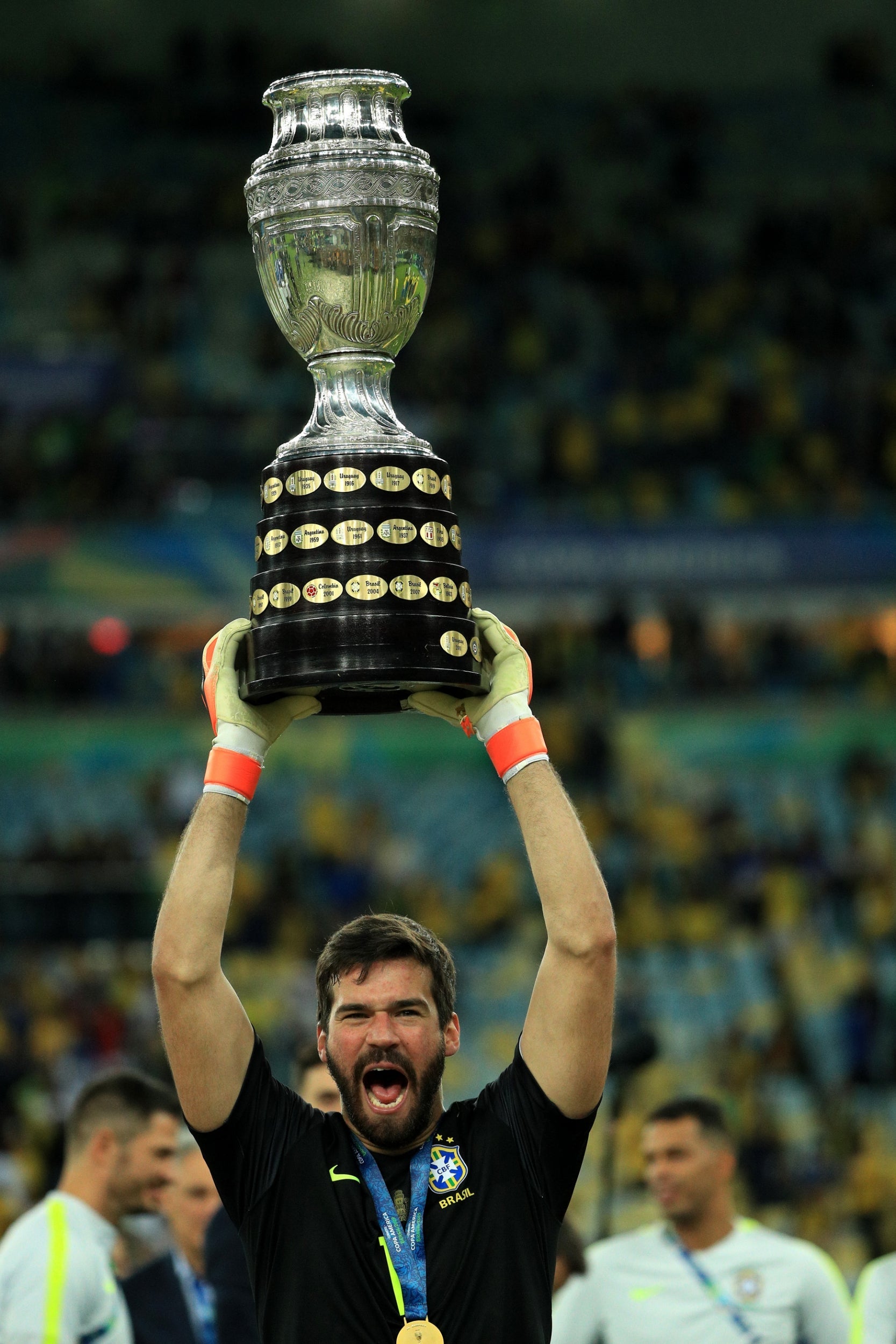 Alisson lifts the Copa America trophy