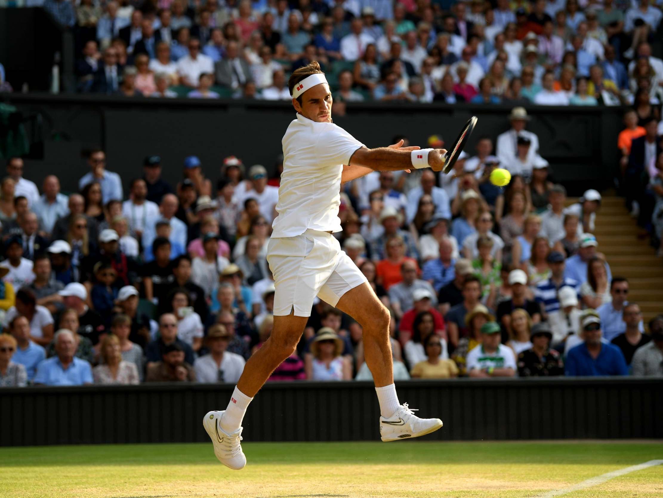 Roger Federer in action against Kei Nishikori