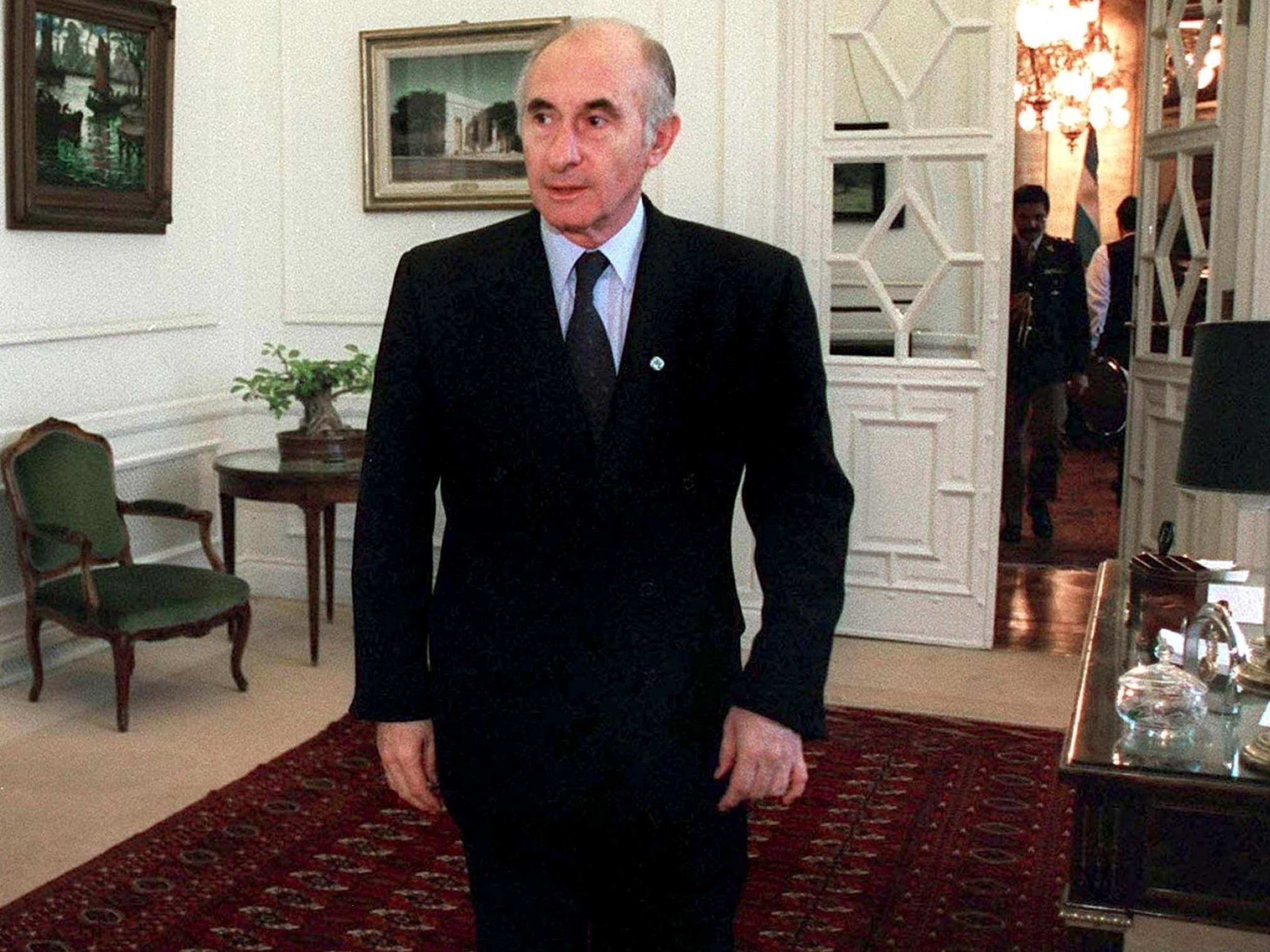 De la Rua shortly before his departure from office in 2001