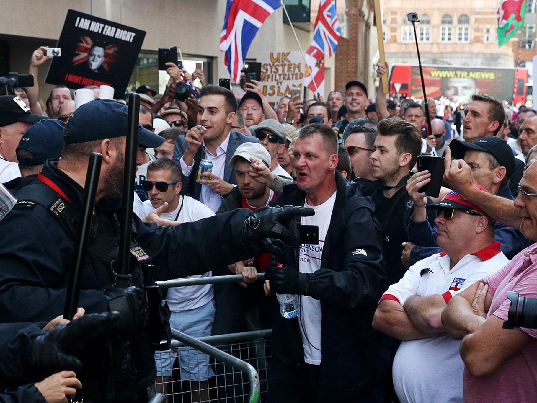 Supporters of Tommy Robinson protest outside the Old Bailey